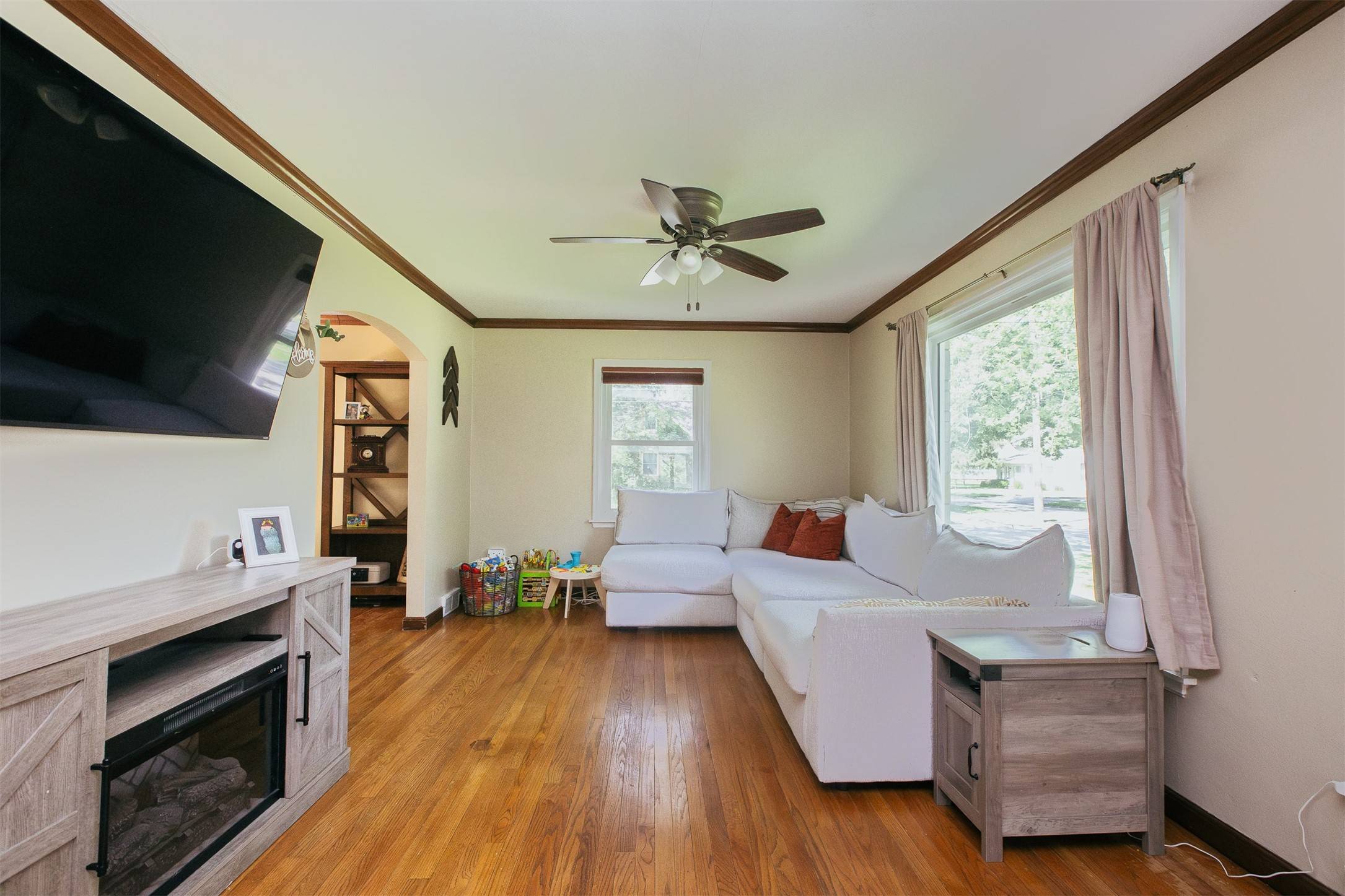 Des Moines, IA 50310,2520 49th Street