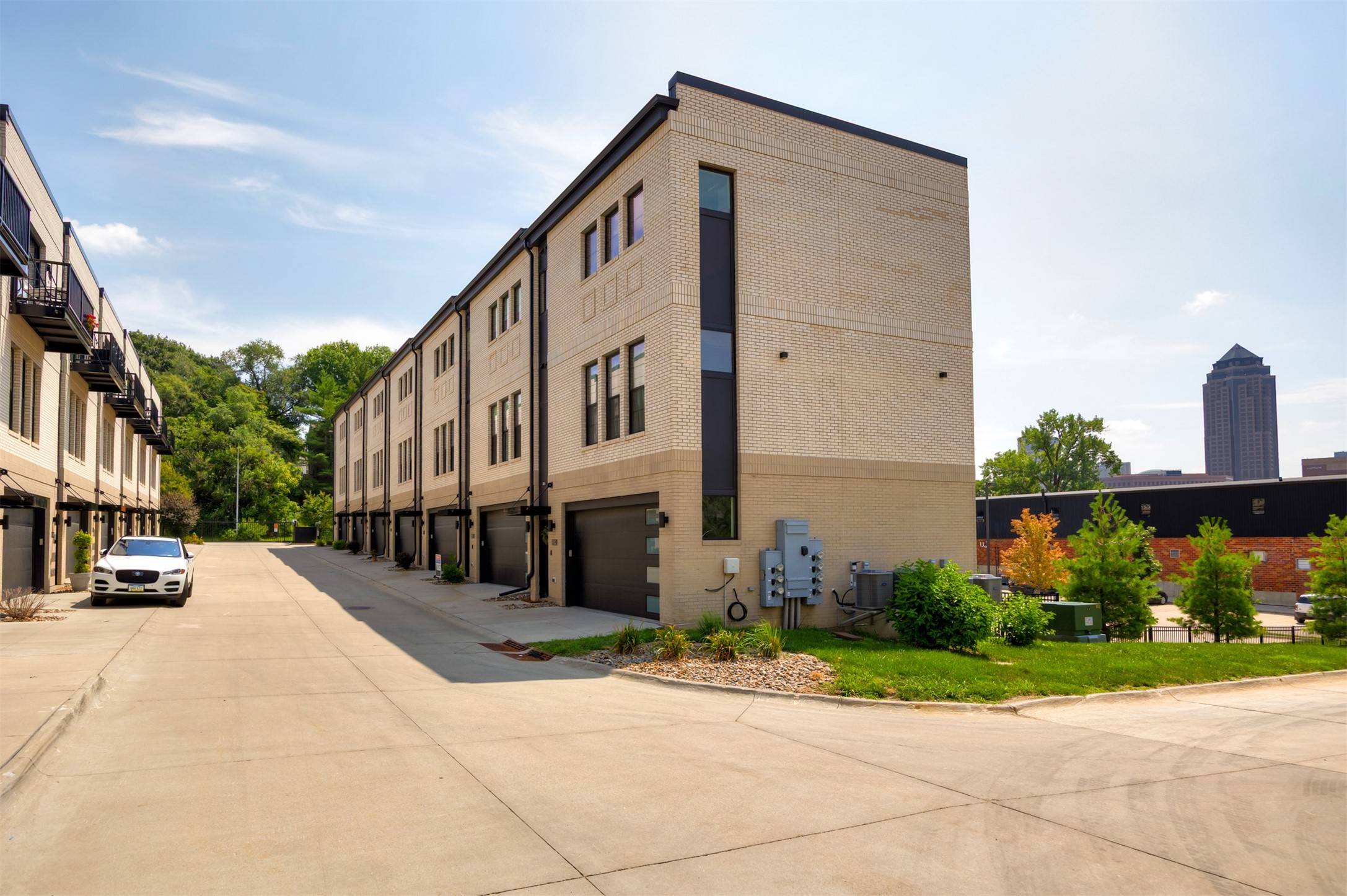 Des Moines, IA 50309,930 12th Street