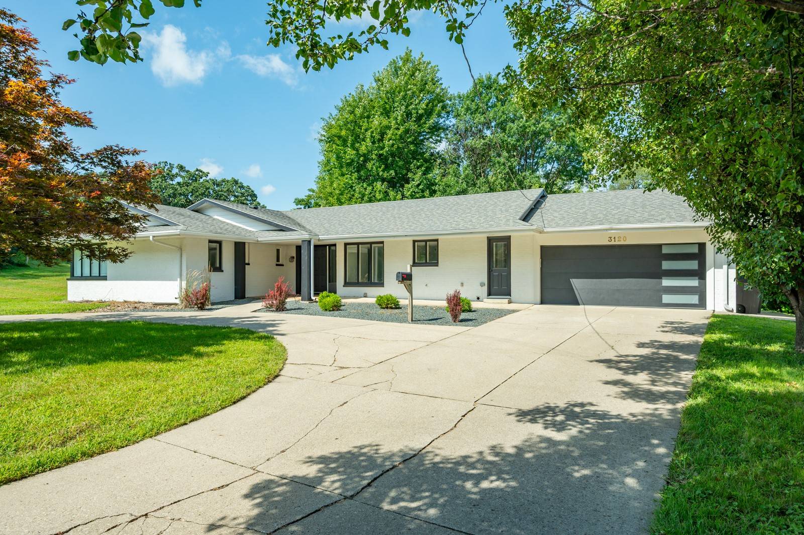 Des Moines, IA 50321,3120 Fleur Drive