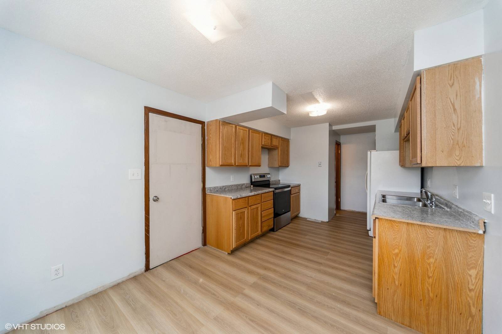 Altoona, IA 50009,935 Breezewood Circle