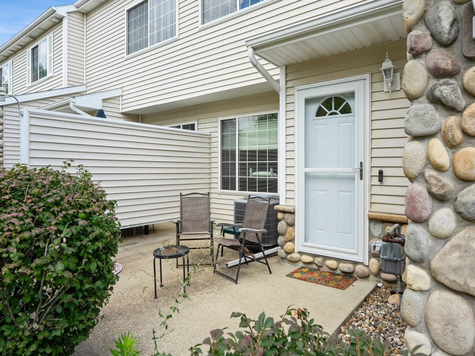 Des Moines, IA 50317,3799 Village Run Drive #504