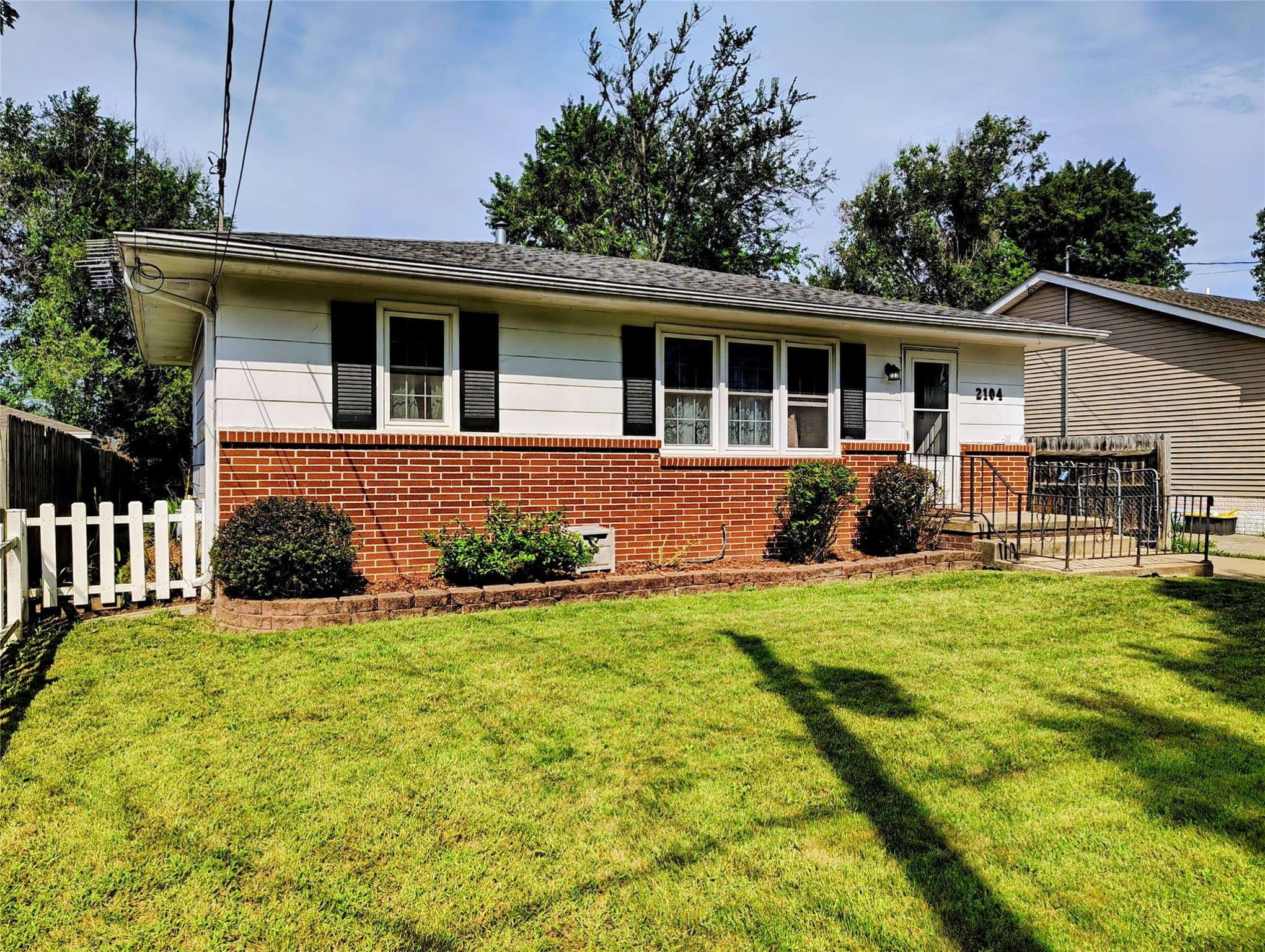 Des Moines, IA 50317,2104 E 41st Street
