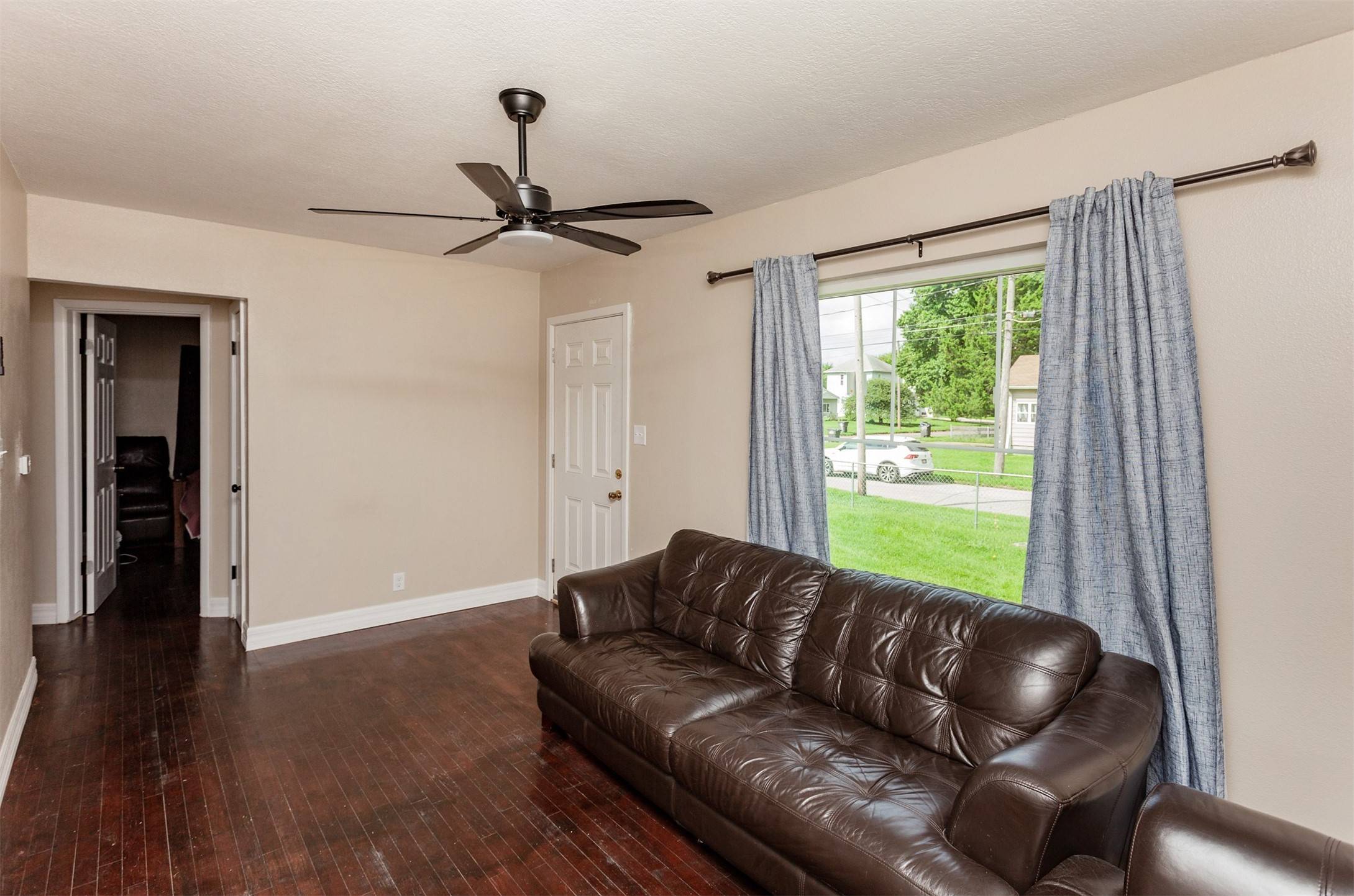 Des Moines, IA 50317,1321 E 25th Street