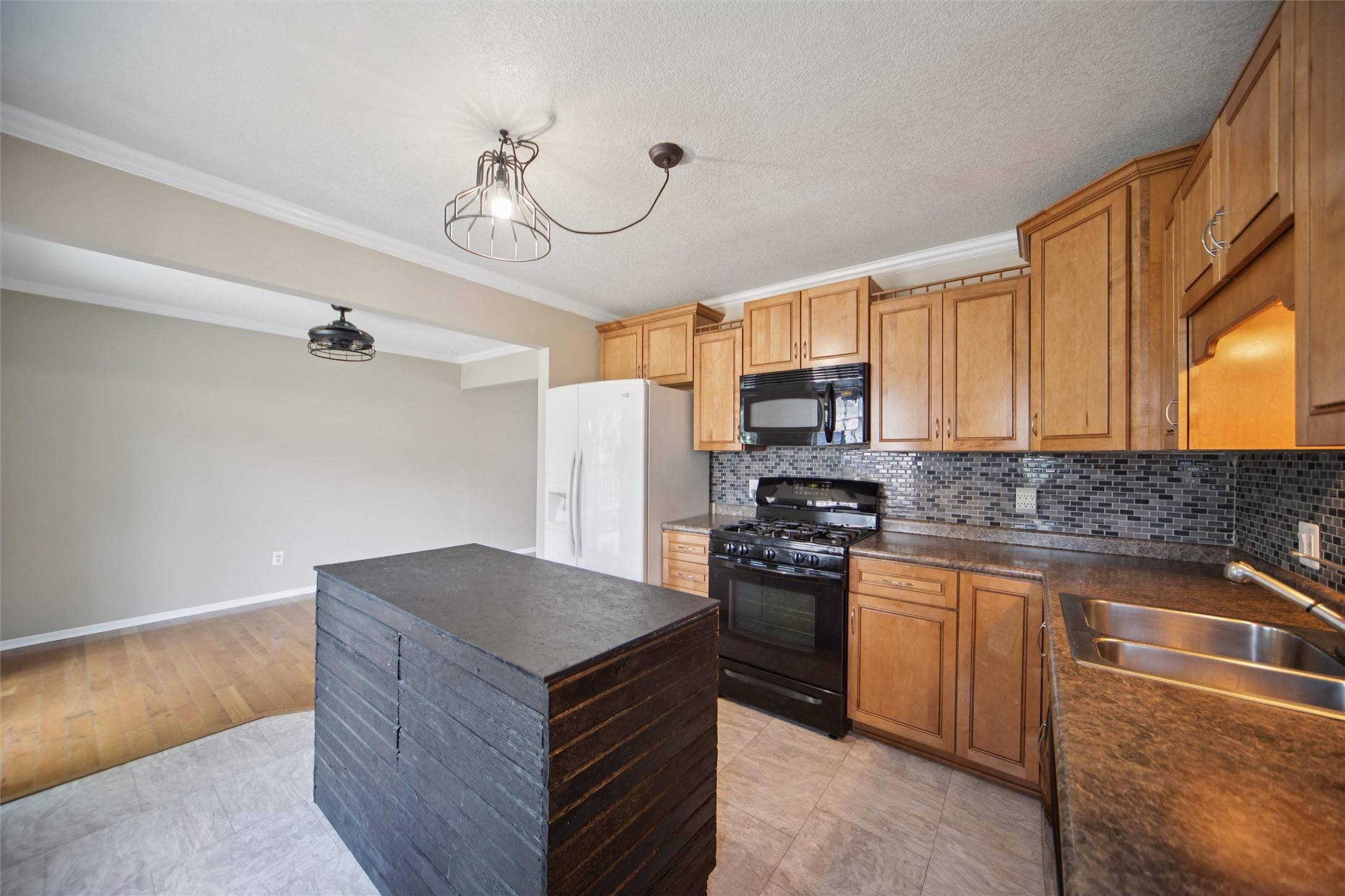 Des Moines, IA 50315,448 Scandia Avenue