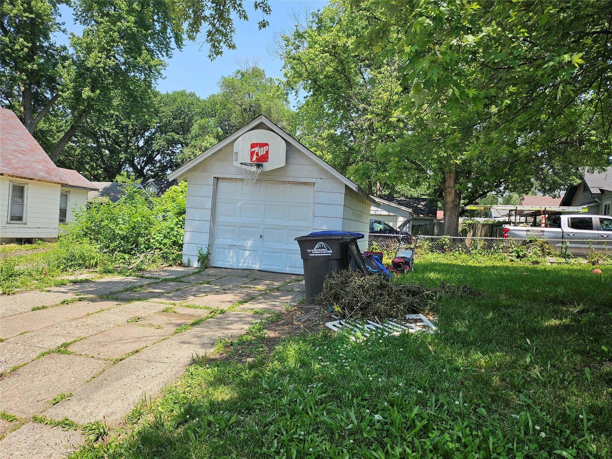 Des Moines, IA 50313,3802 12th Street
