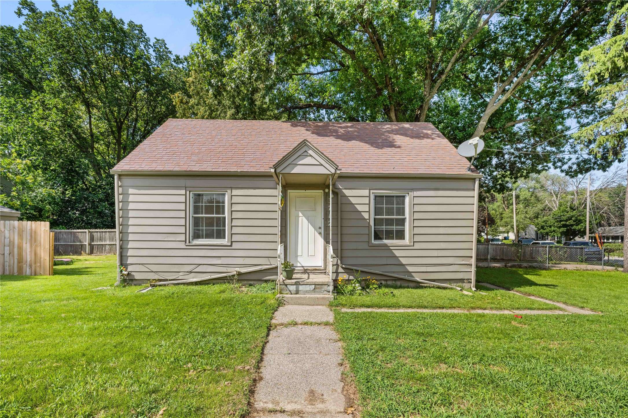 Des Moines, IA 50317,3712 E University Avenue