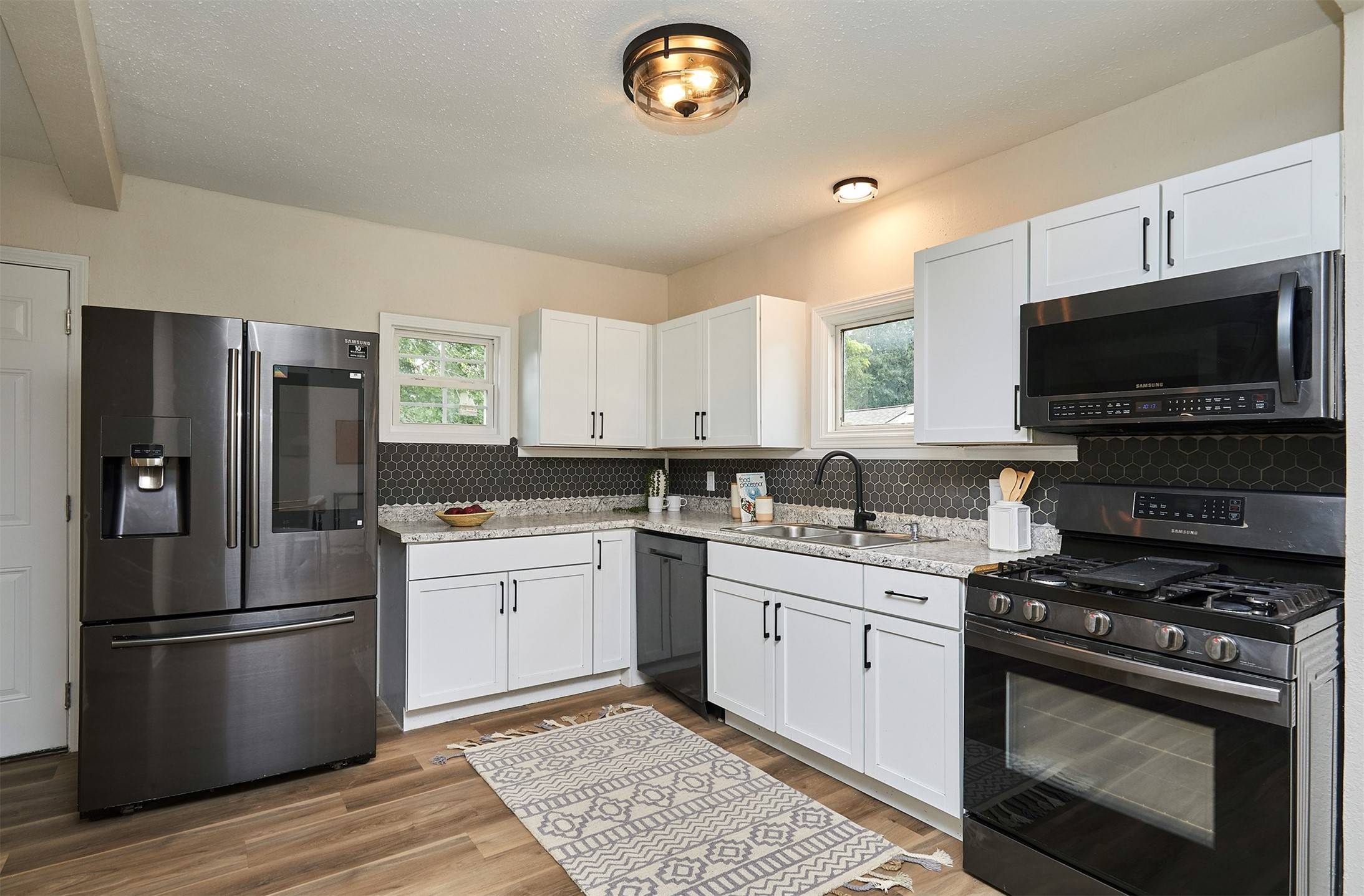 Des Moines, IA 50317,2416 E 38th Court