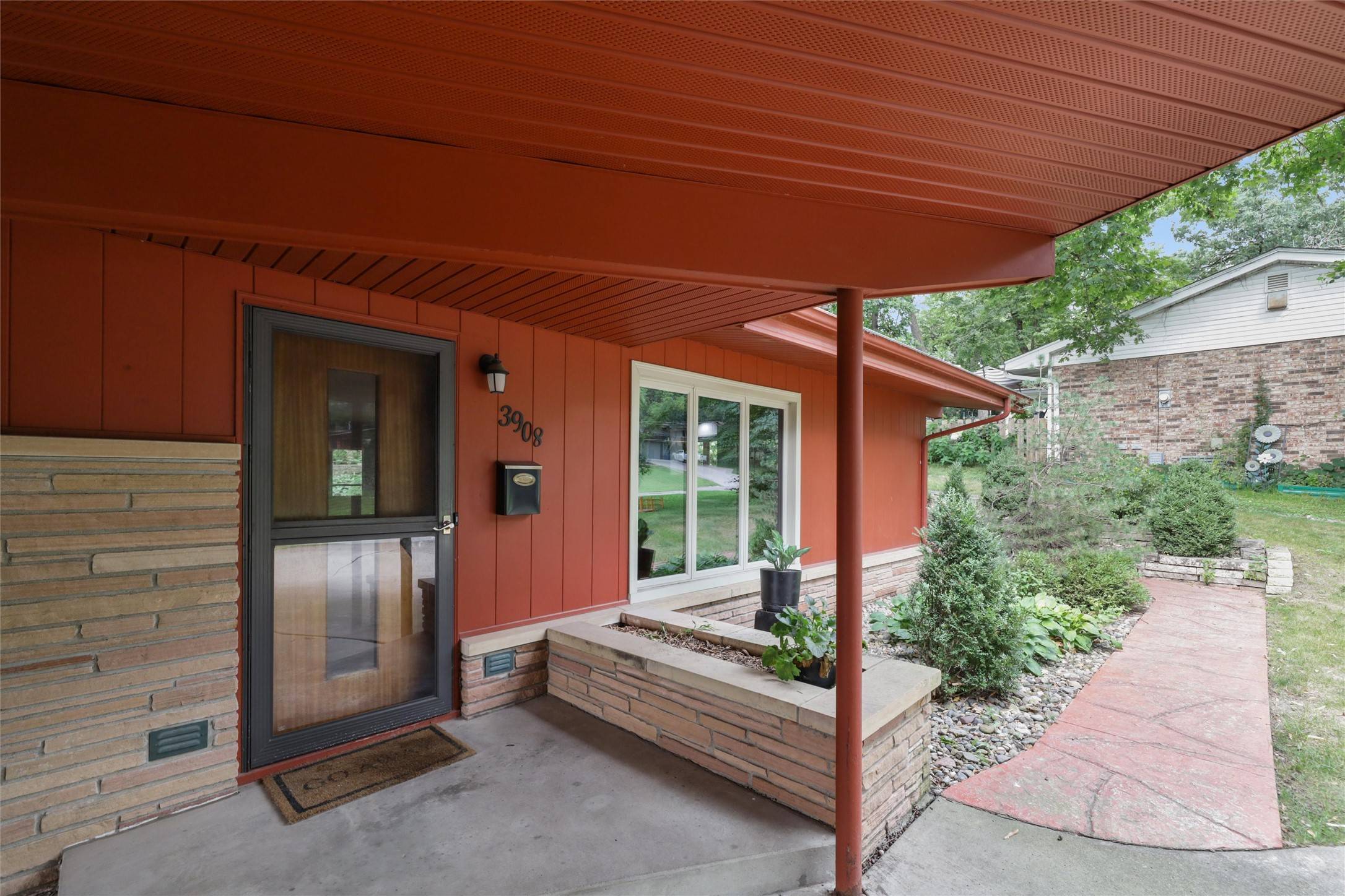 Des Moines, IA 50312,3908 Muskogee Avenue