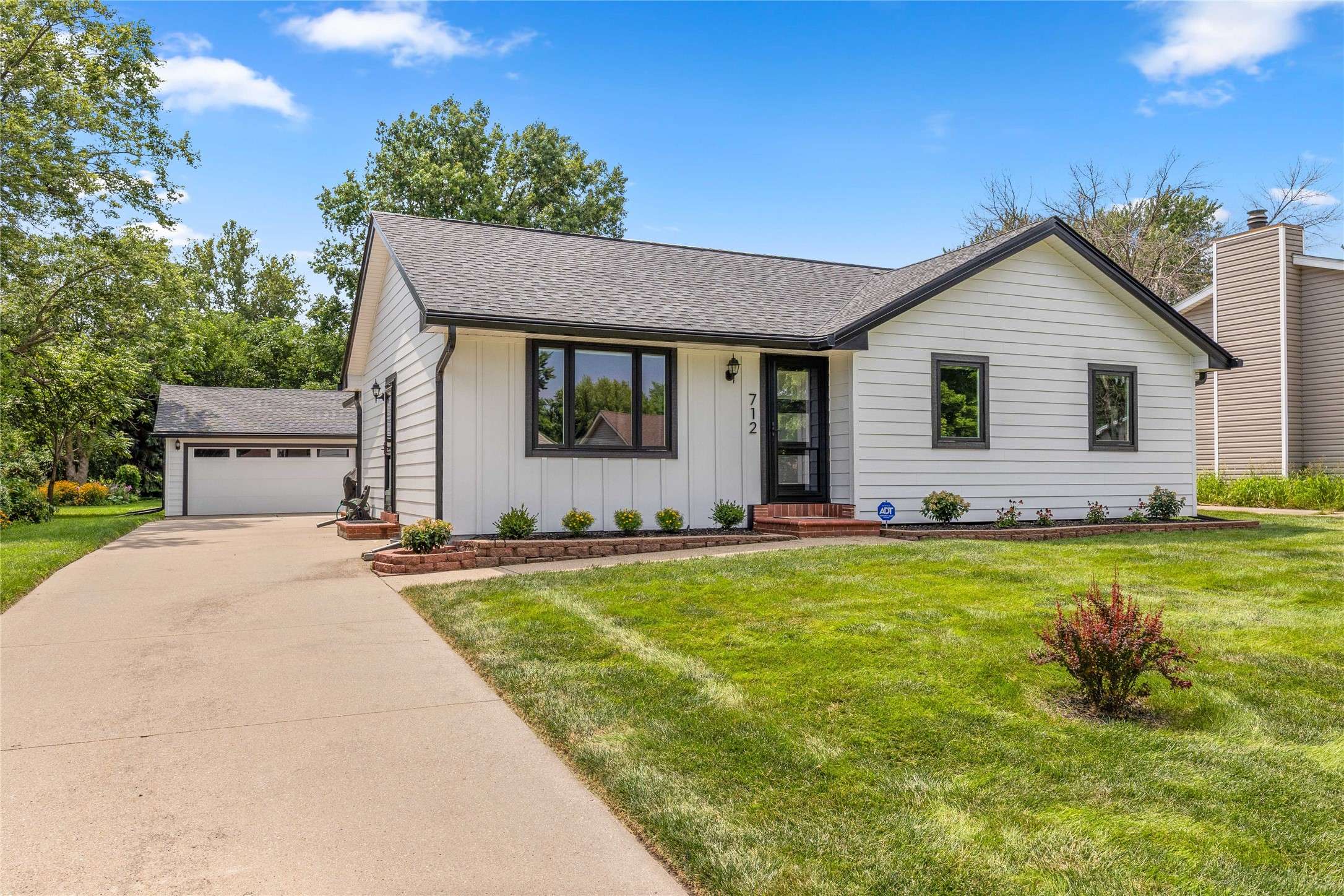 Grimes, IA 50111,712 NE 4th Street