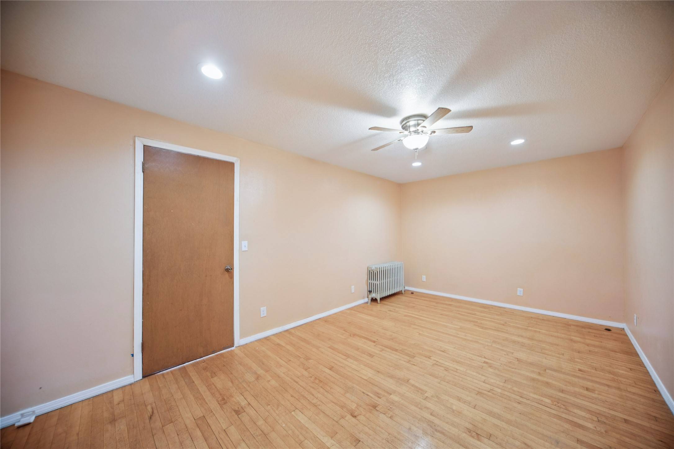 Des Moines, IA 50316,1372 E 12th Street