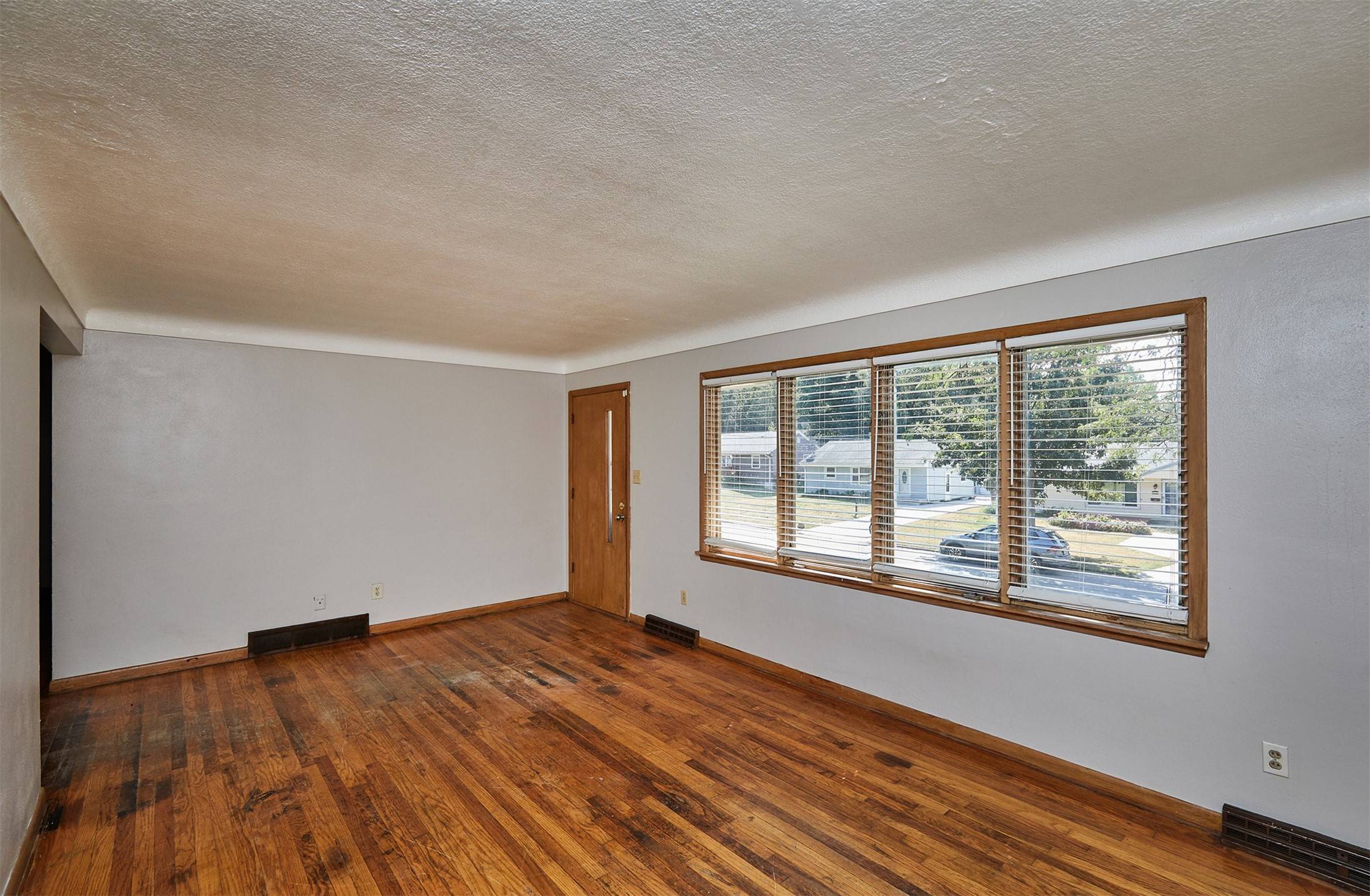 Des Moines, IA 50317,3248 Dubuque Avenue