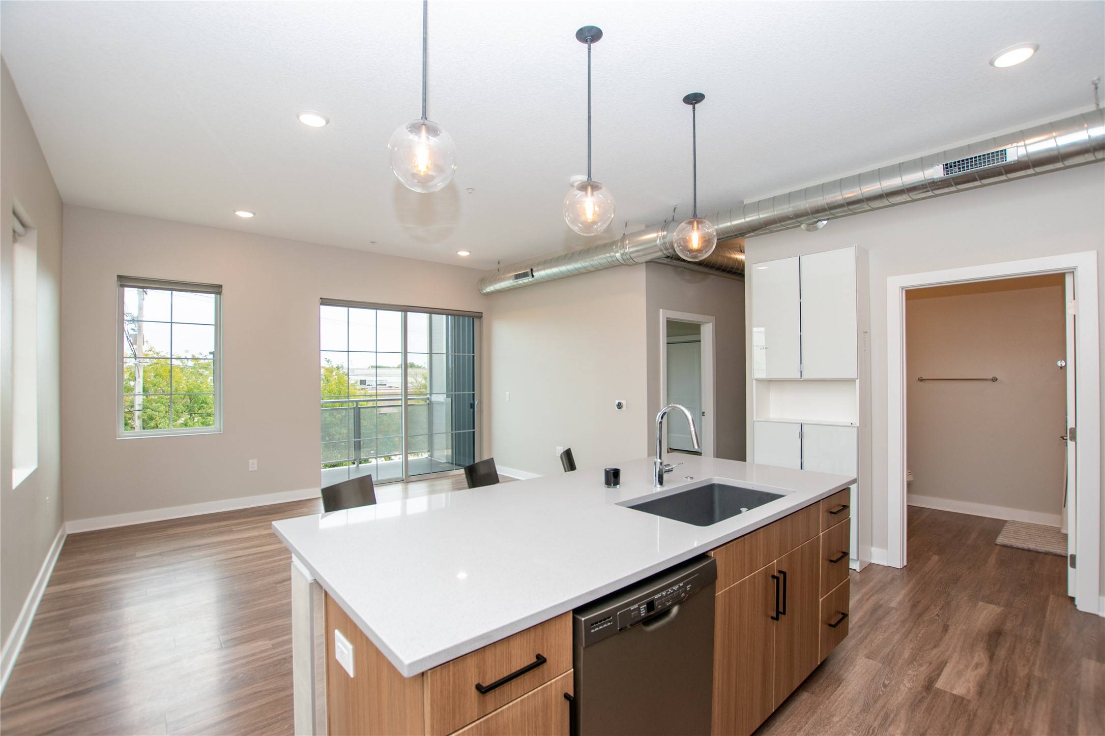 Des Moines, IA 50309,450 SW 7th Street #301