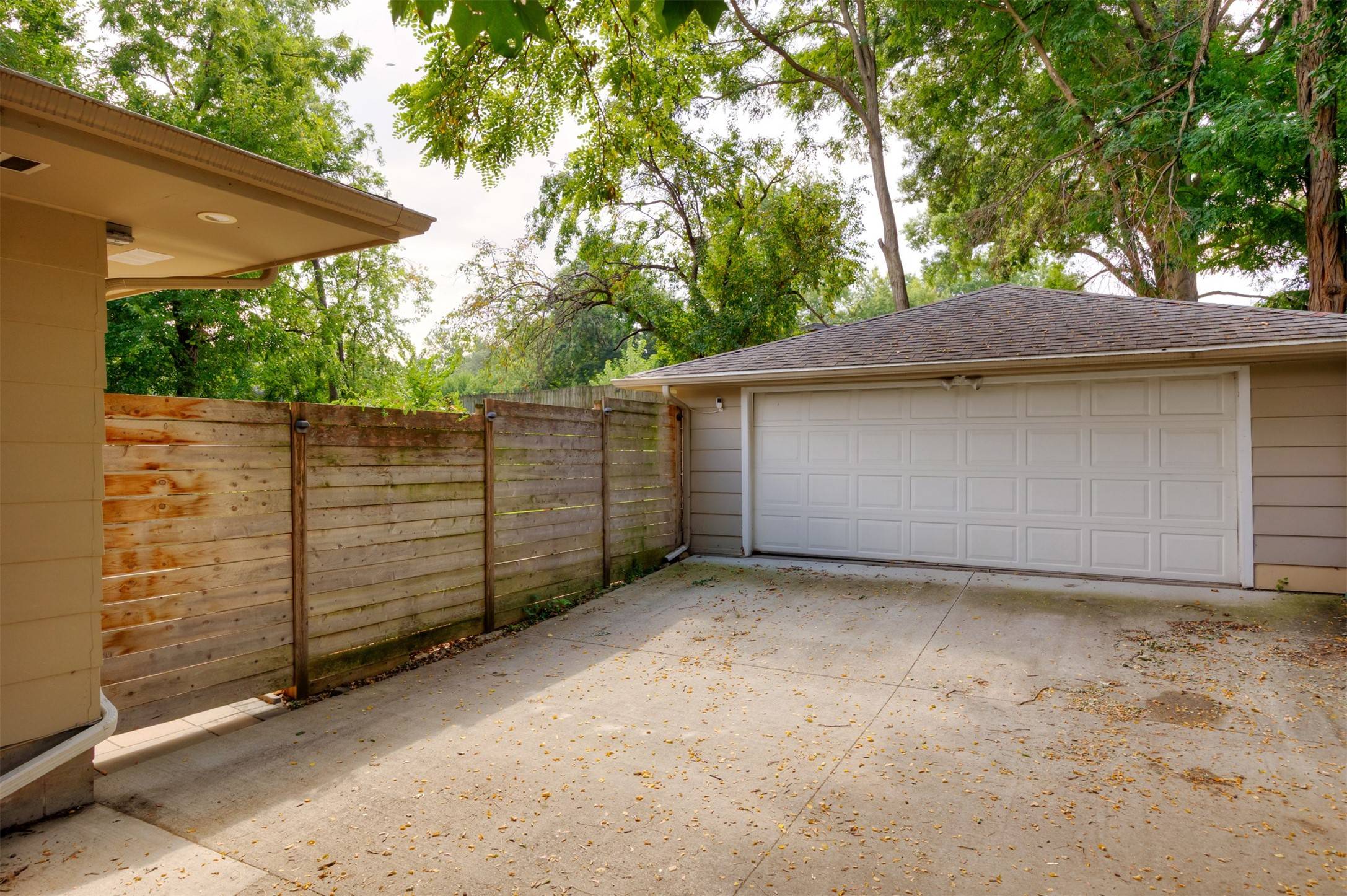 Des Moines, IA 50322,6214 Robin Drive