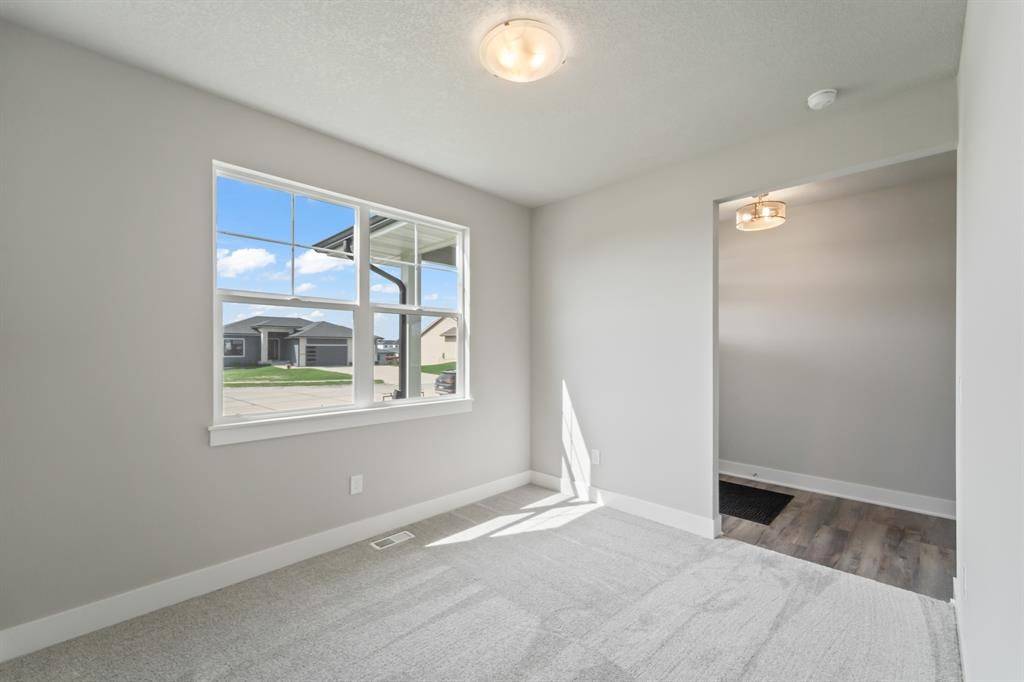 Urbandale, IA 50323,16409 Deerview Drive