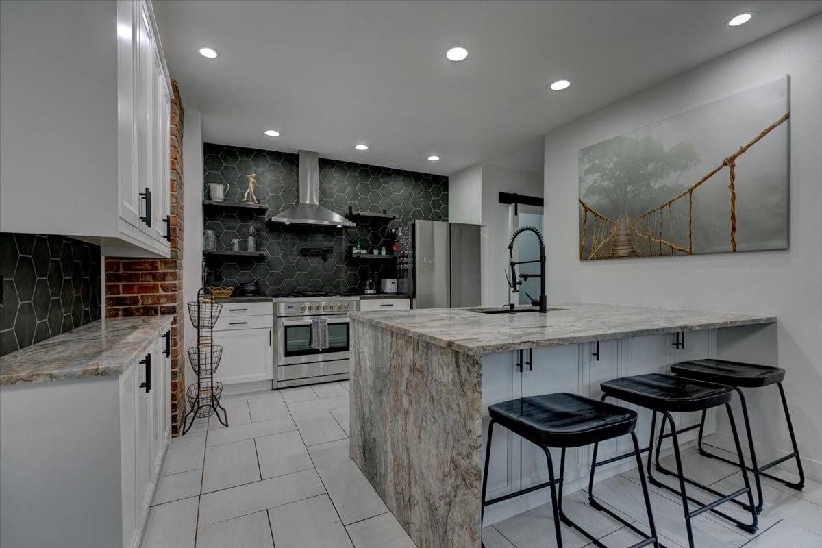 Des Moines, IA 50312,2203 High Street