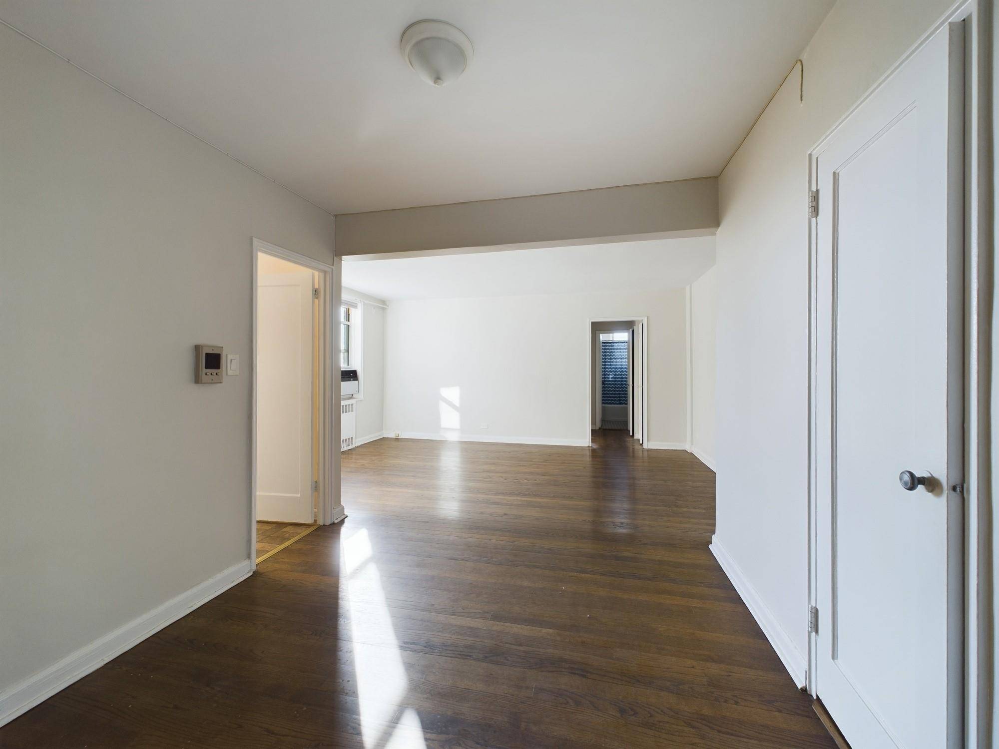 Bronx, NY 10471,5639 Netherland AVE #6B