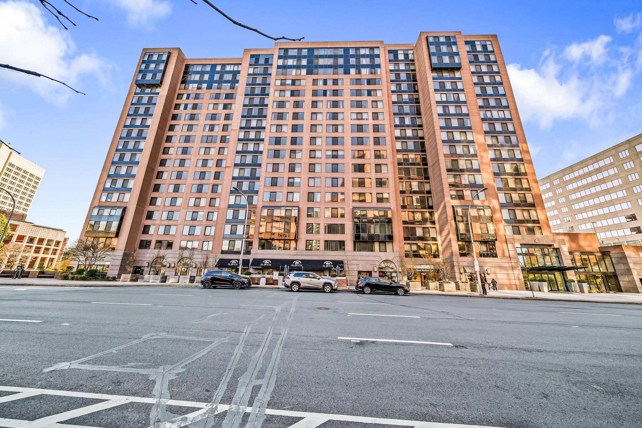 White Plains, NY 10606,4 Martine AVE #619