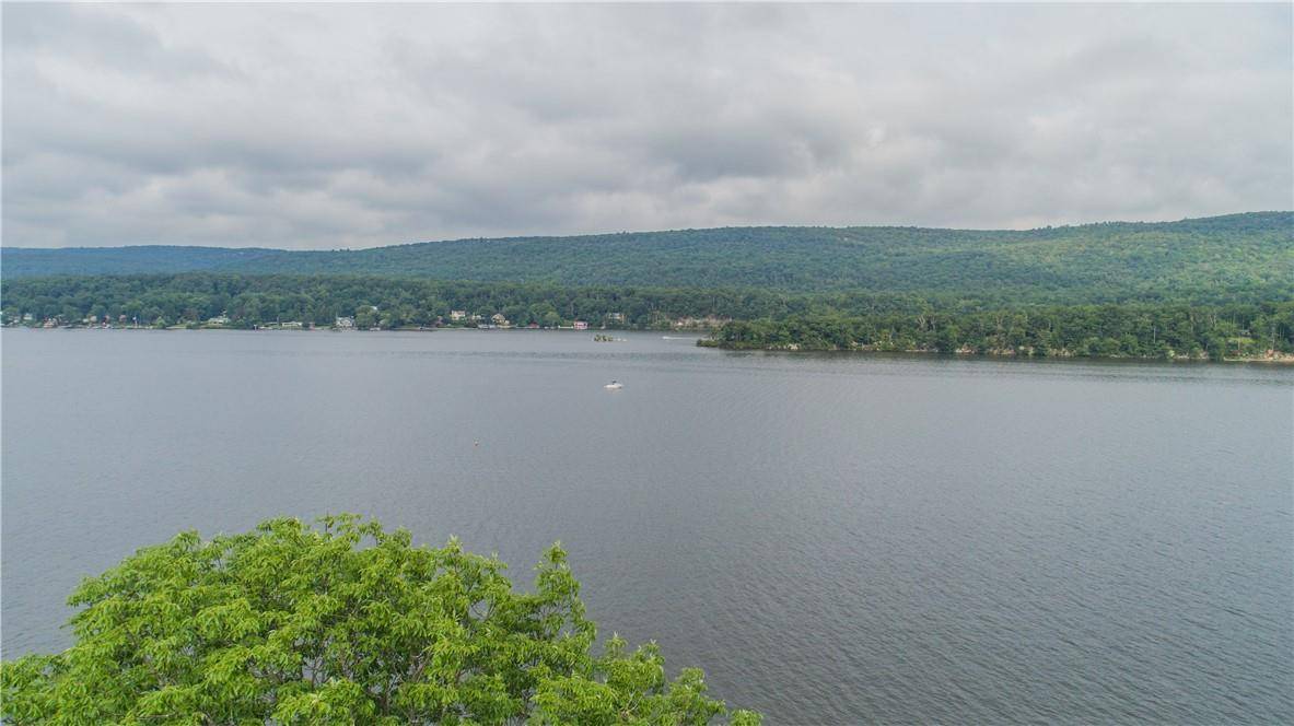 Greenwood Lake, NY 10925,26 Cove RD