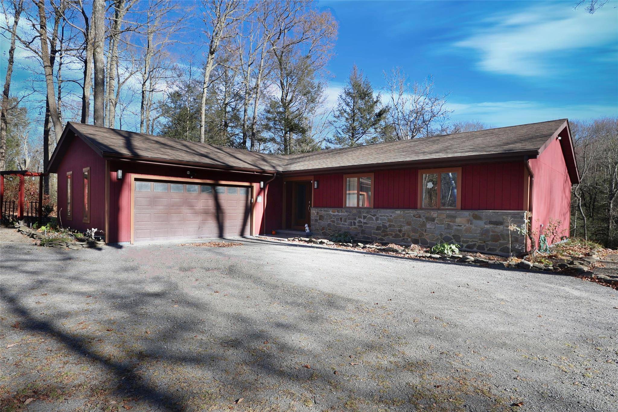 Rhinebeck, NY 12572,258 Pells RD