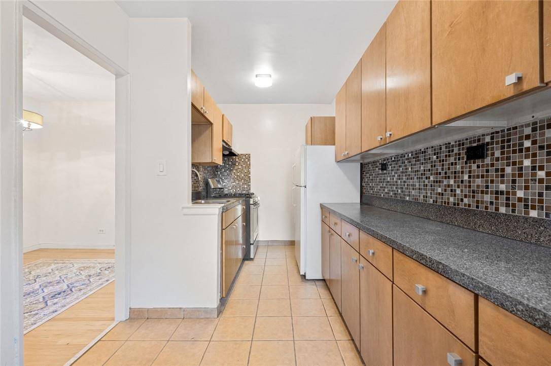 Bronx, NY 10471,5601 Riverdale AVE #5P