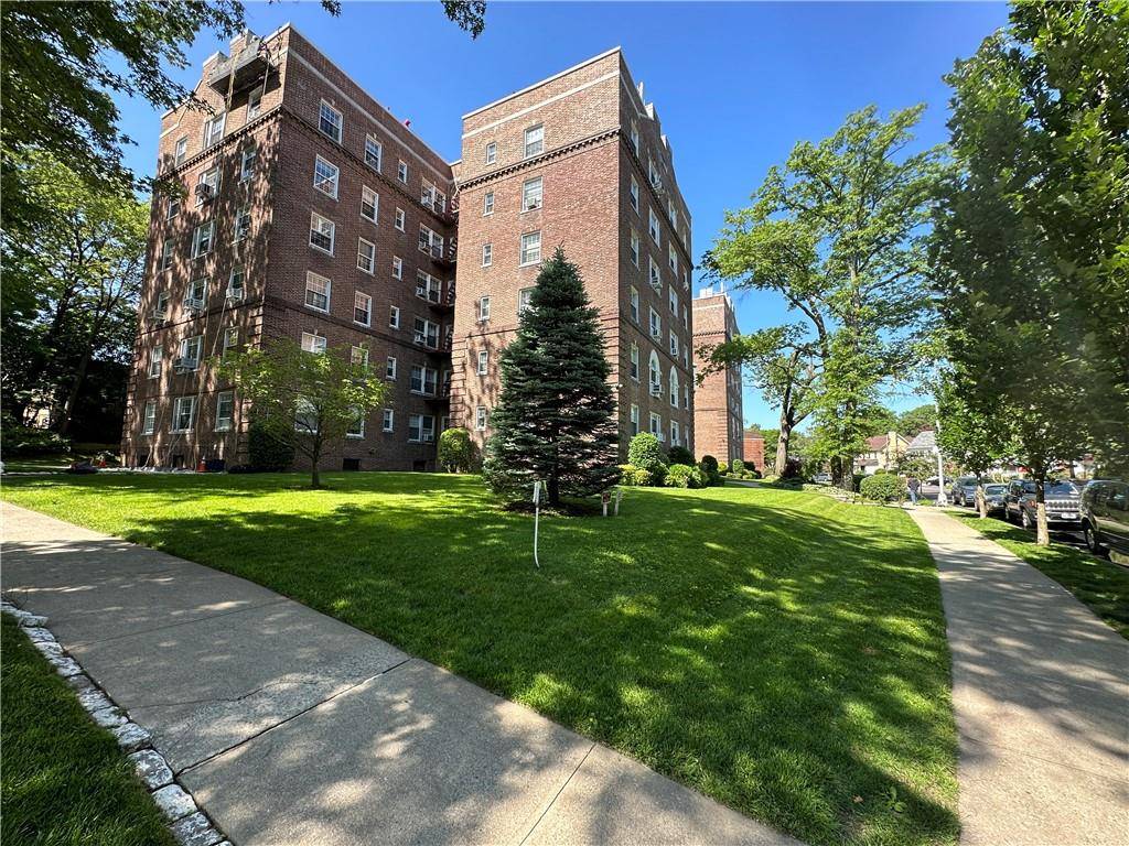 Jamaica Hills, NY 11432,17506 Devonshire BLVD #4C