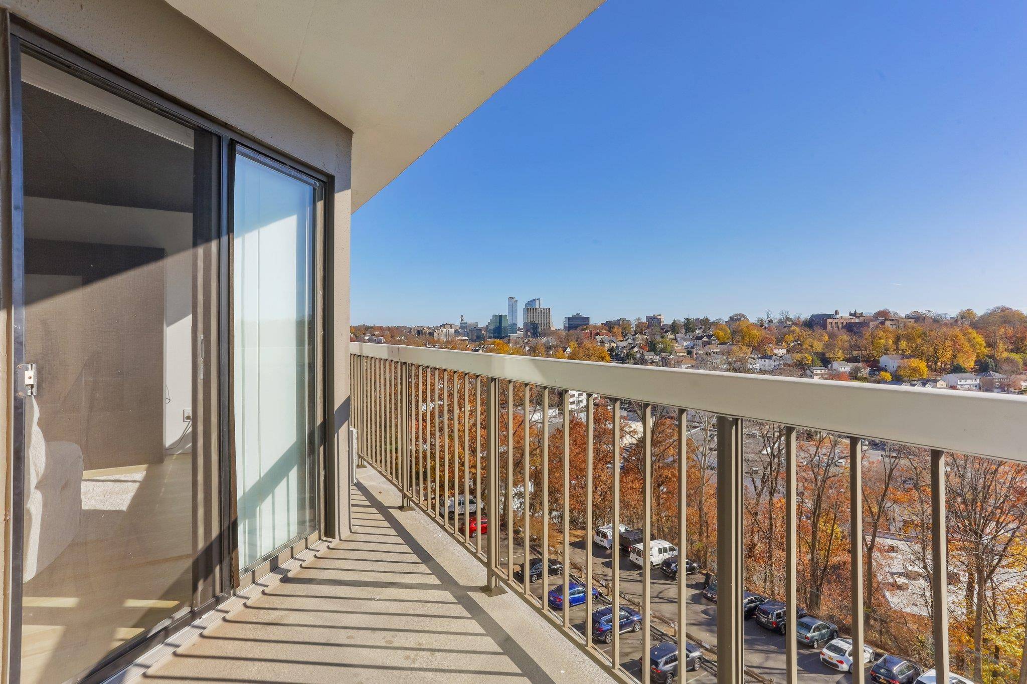 Hartsdale, NY 10530,500 High Point DR #709