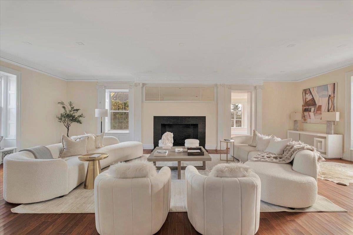 New Rochelle, NY 10804,807 Weaver ST