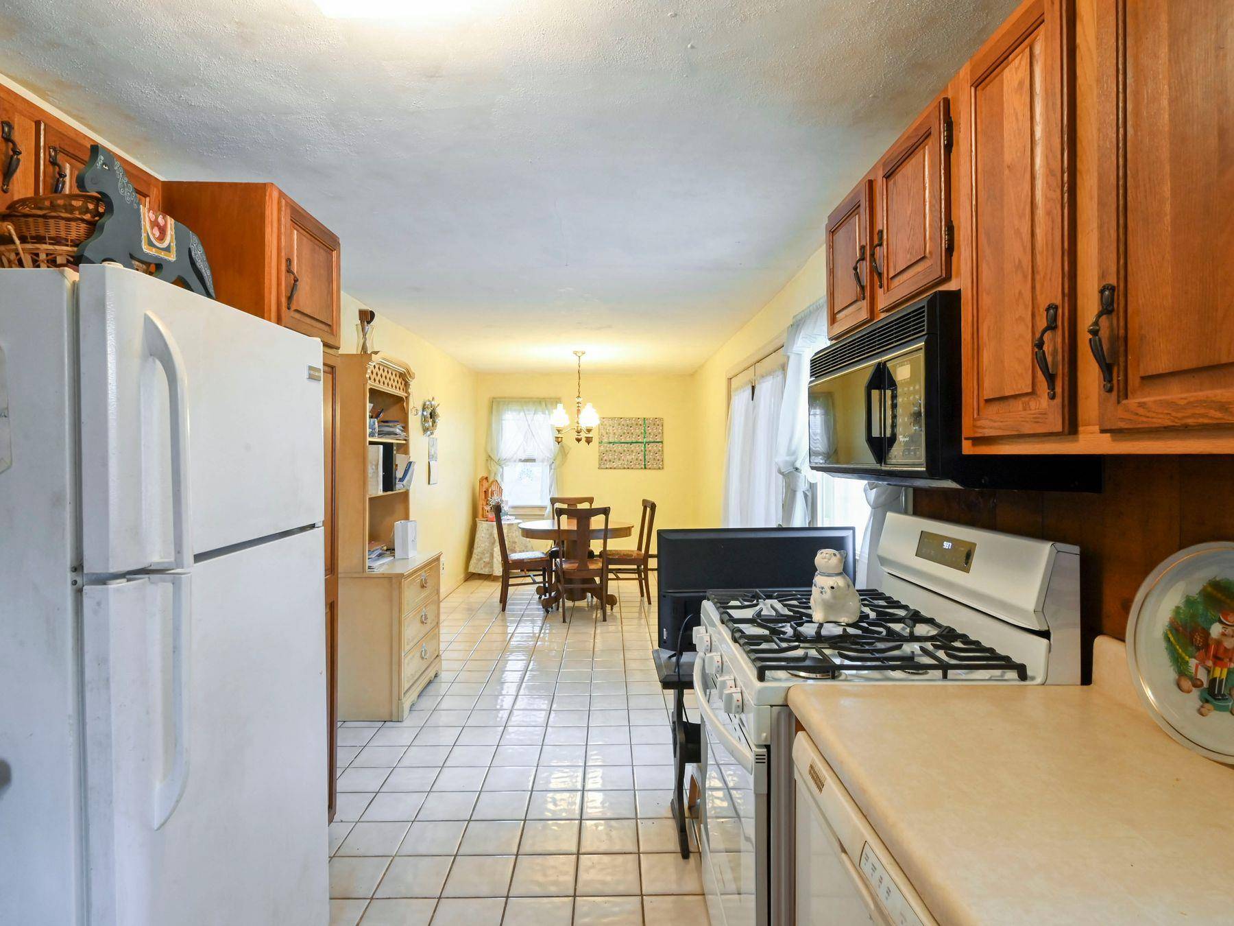 Montgomery, NY 12549,989 State Route 17k