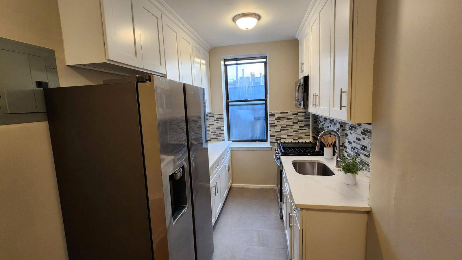 New York (manhattan), NY 10033,854 W 181st ST #5G