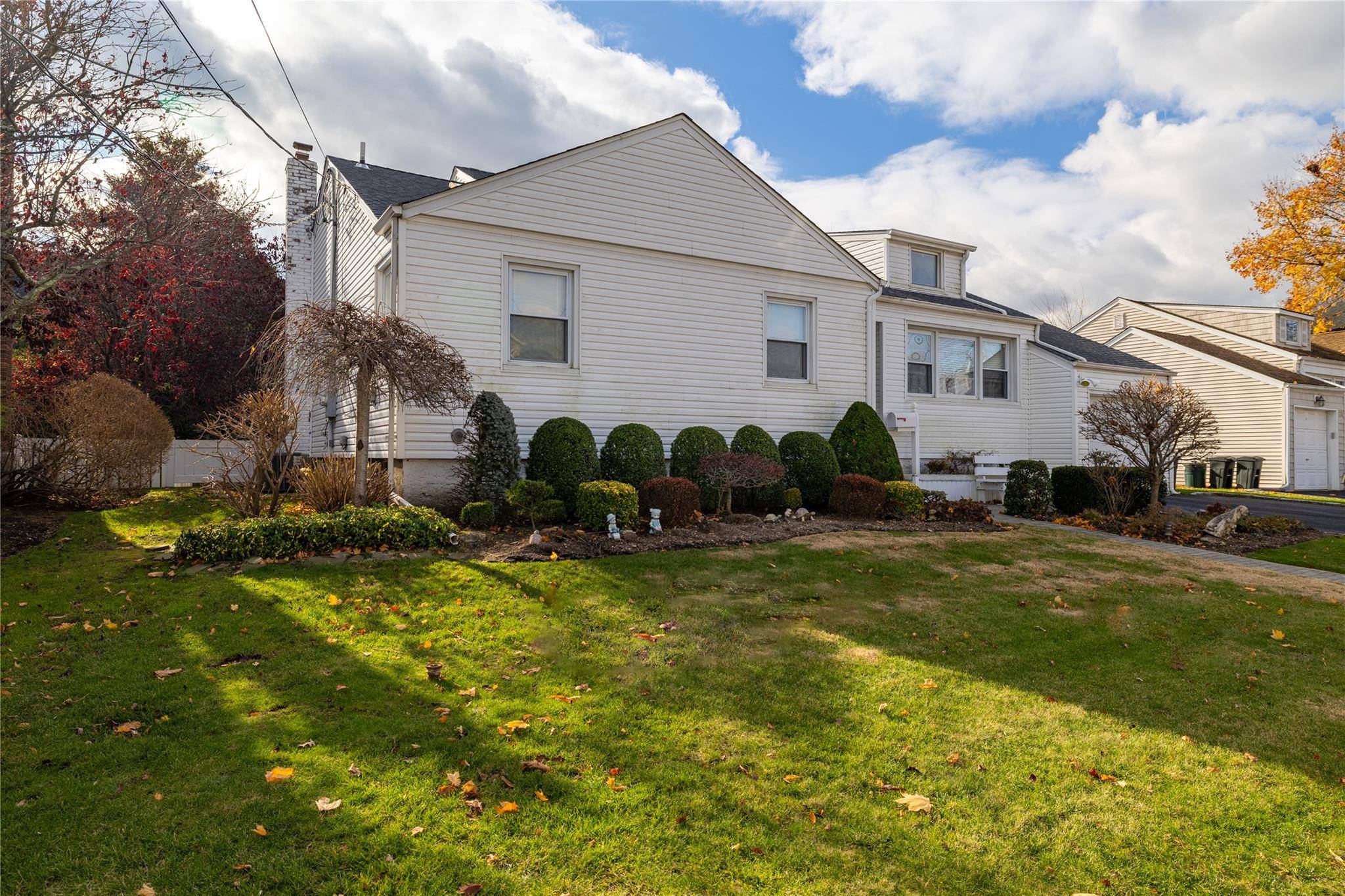 East Rockaway, NY 11518,21 Cail DR