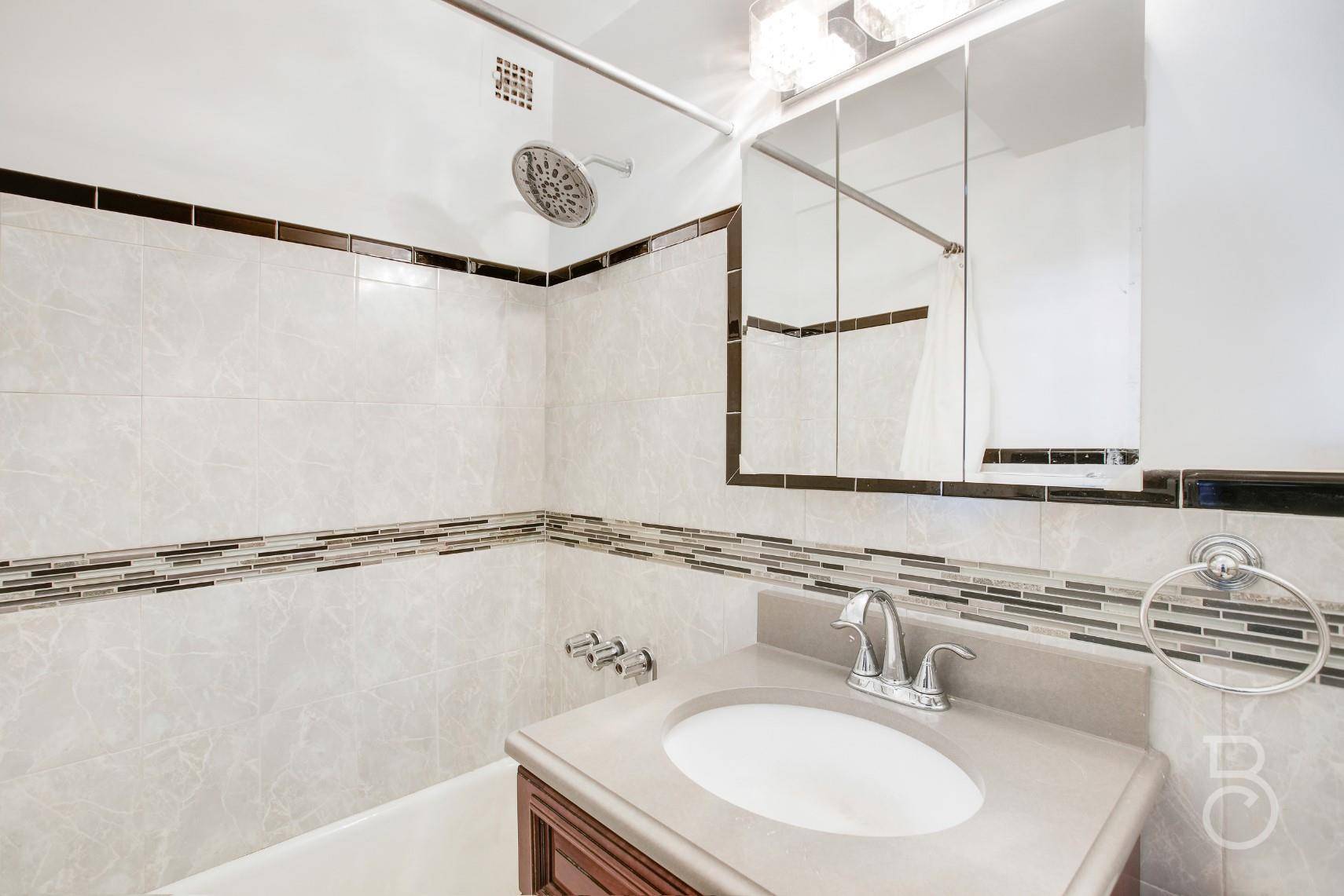 Astoria, NY 11106,33-64 21st ST #8D