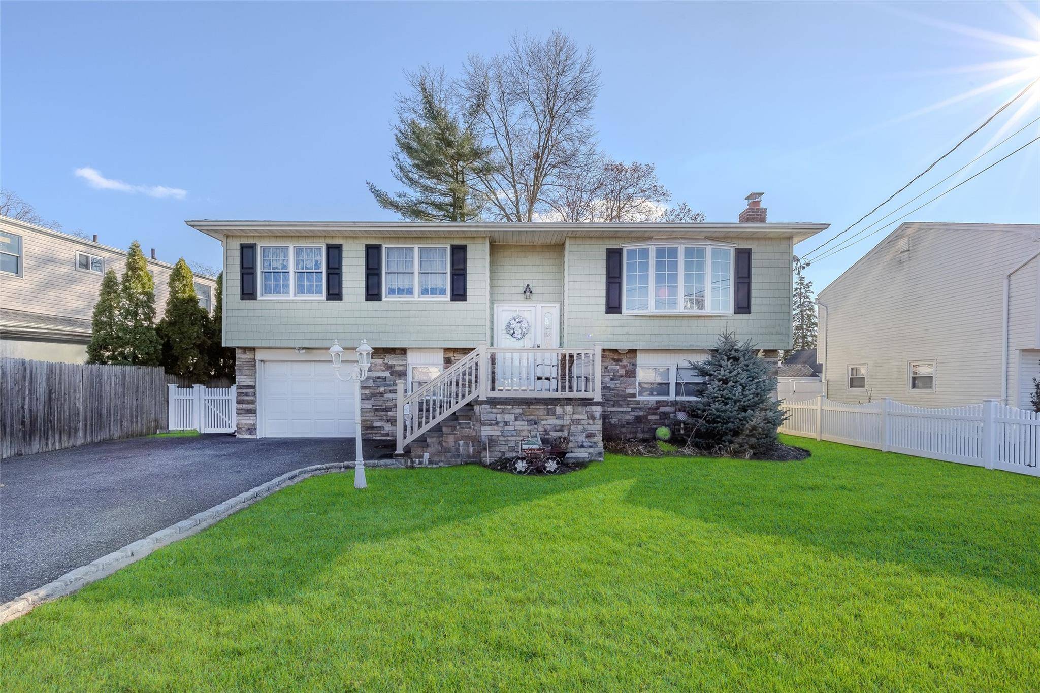 Deer Park, NY 11729,66 Claremont ST