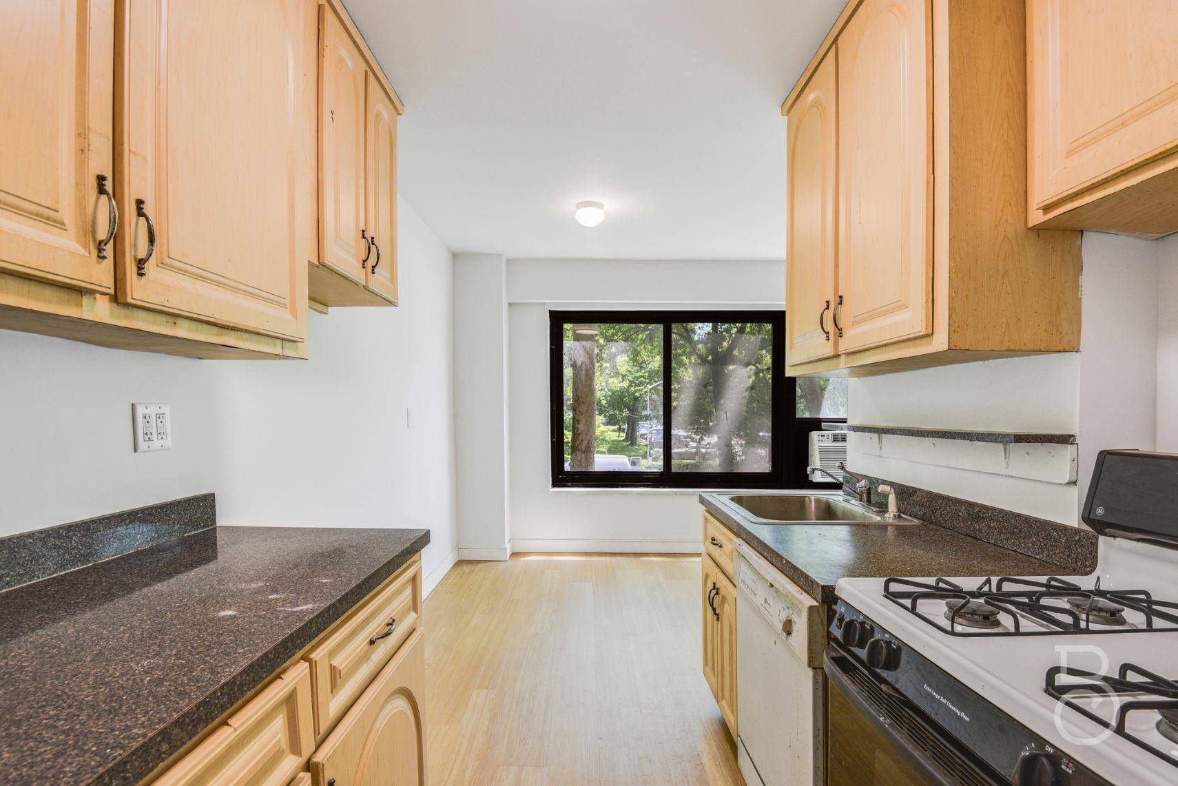 Astoria, NY 11106,33-68 21st ST #2D