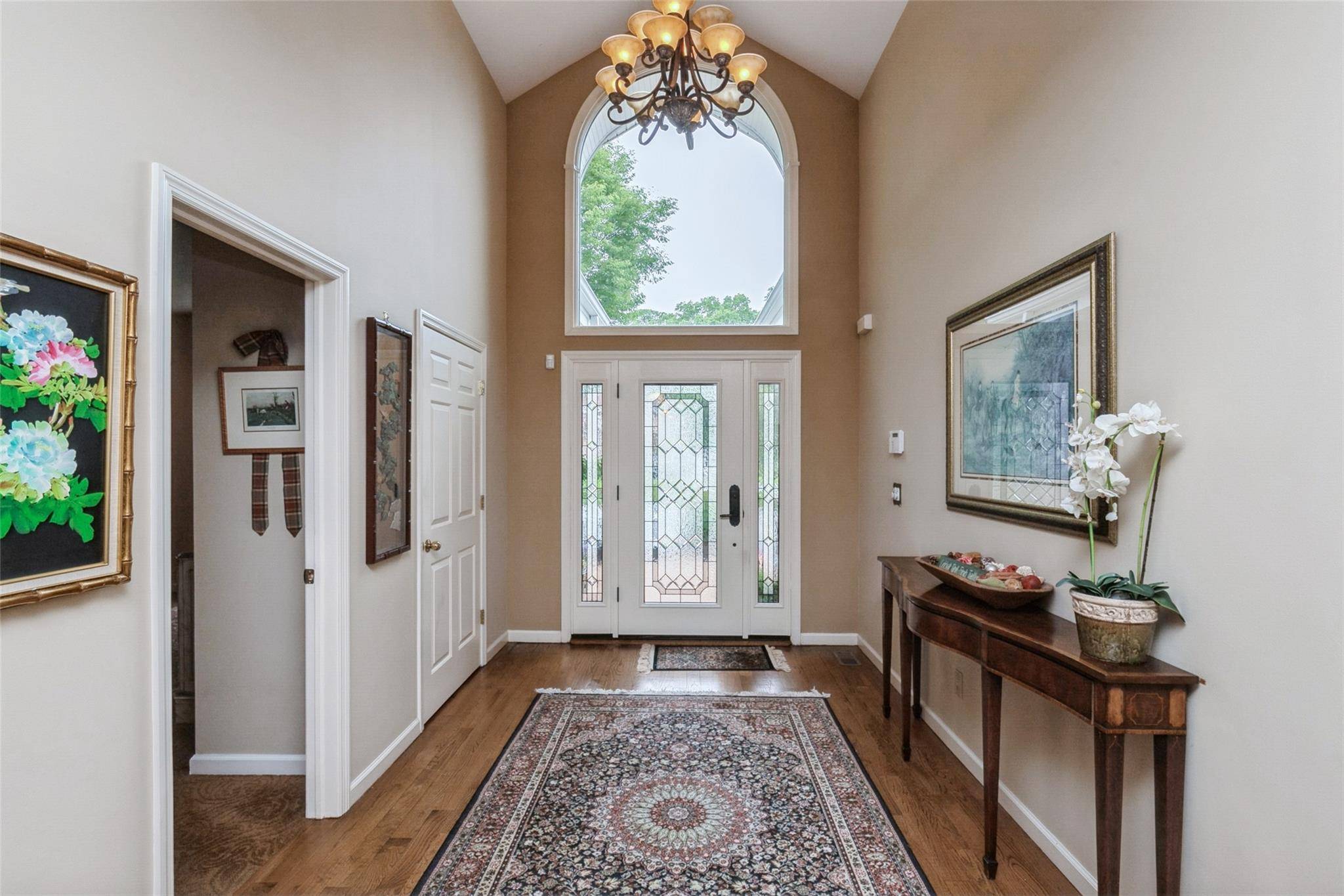 Smithtown, NY 11787,61 Redan DR
