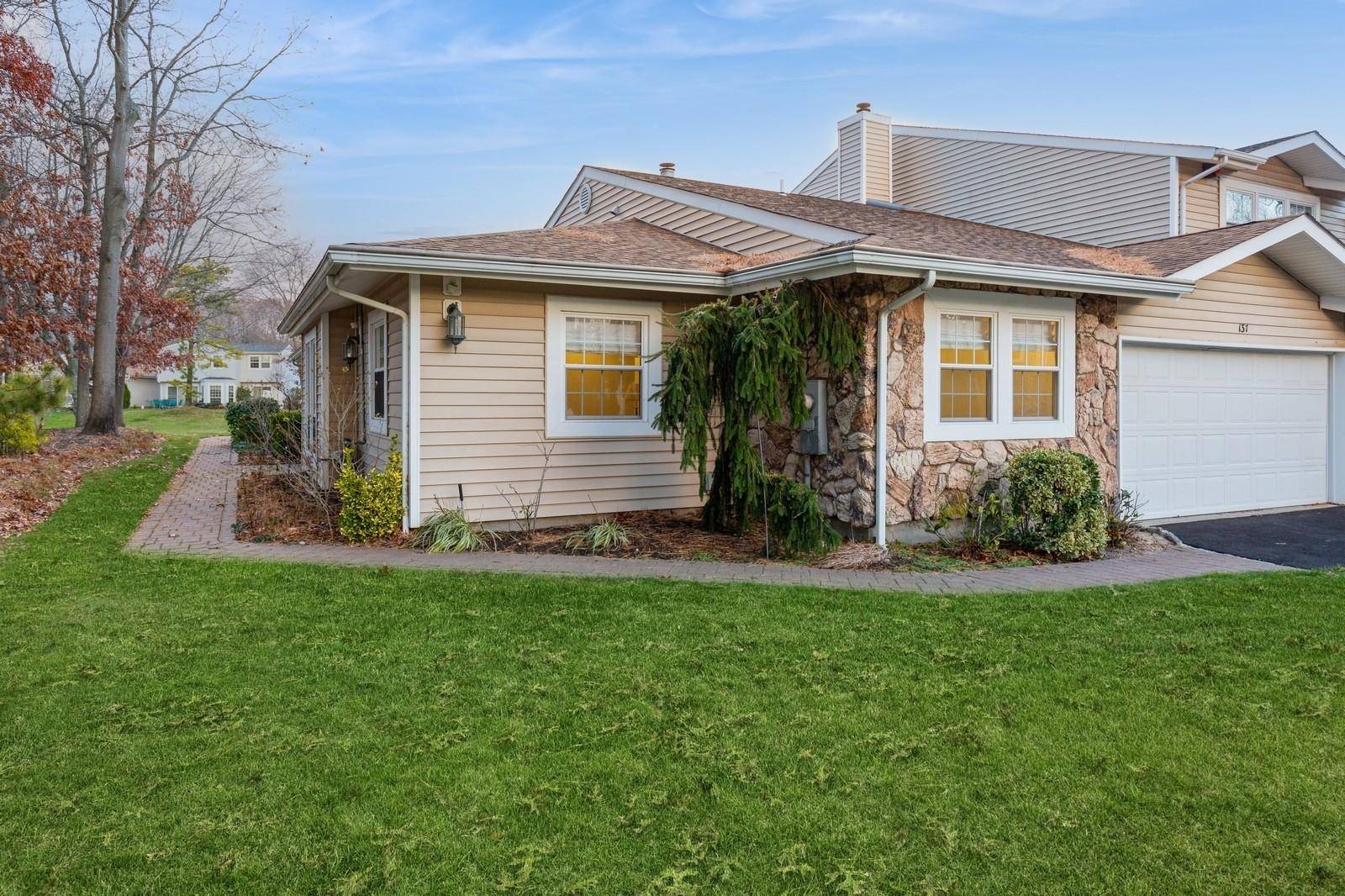 Holbrook, NY 11741,137 Fairfield DR #137