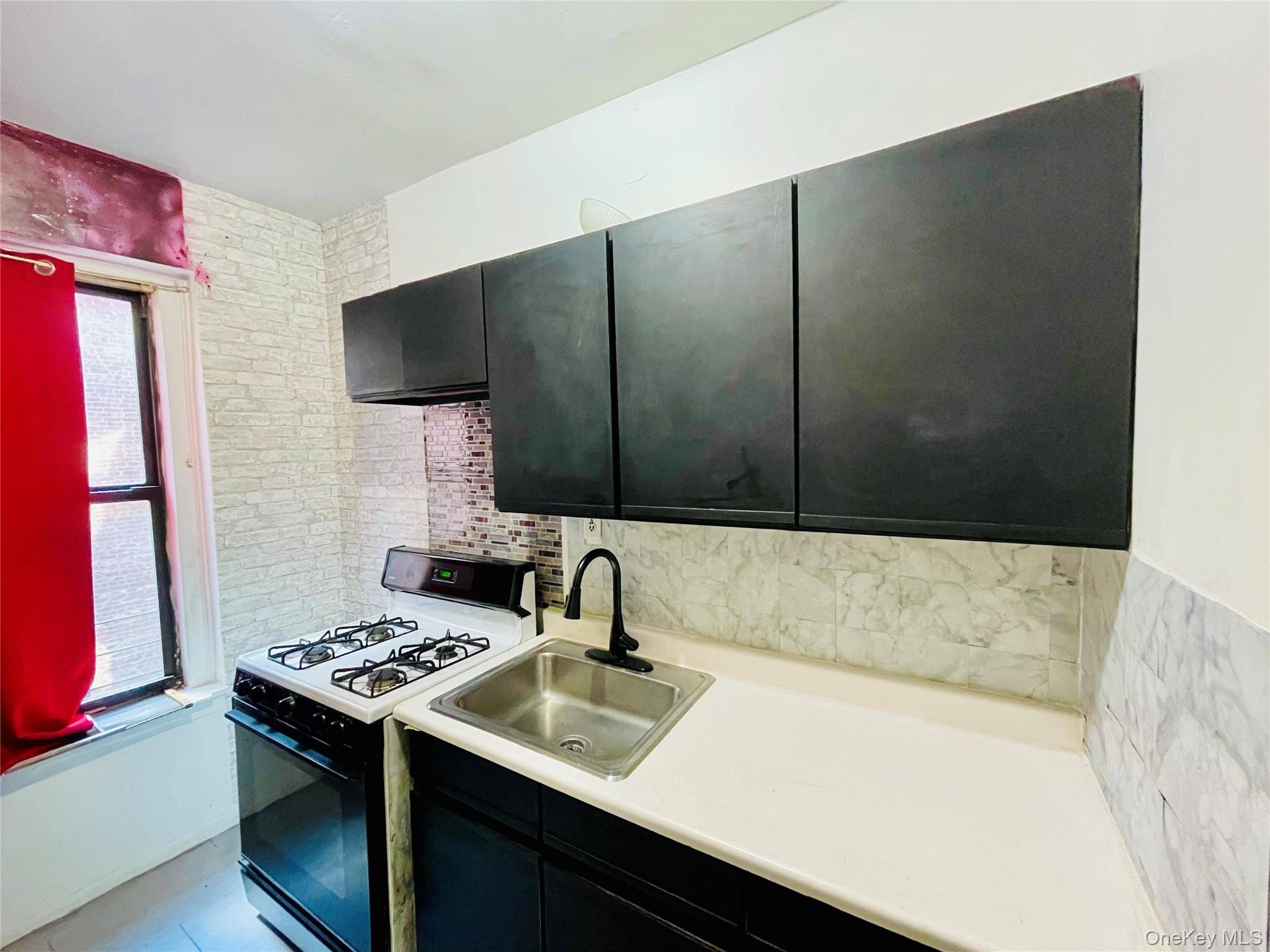 Bronx, NY 10462,2199 Holland AVE #3E