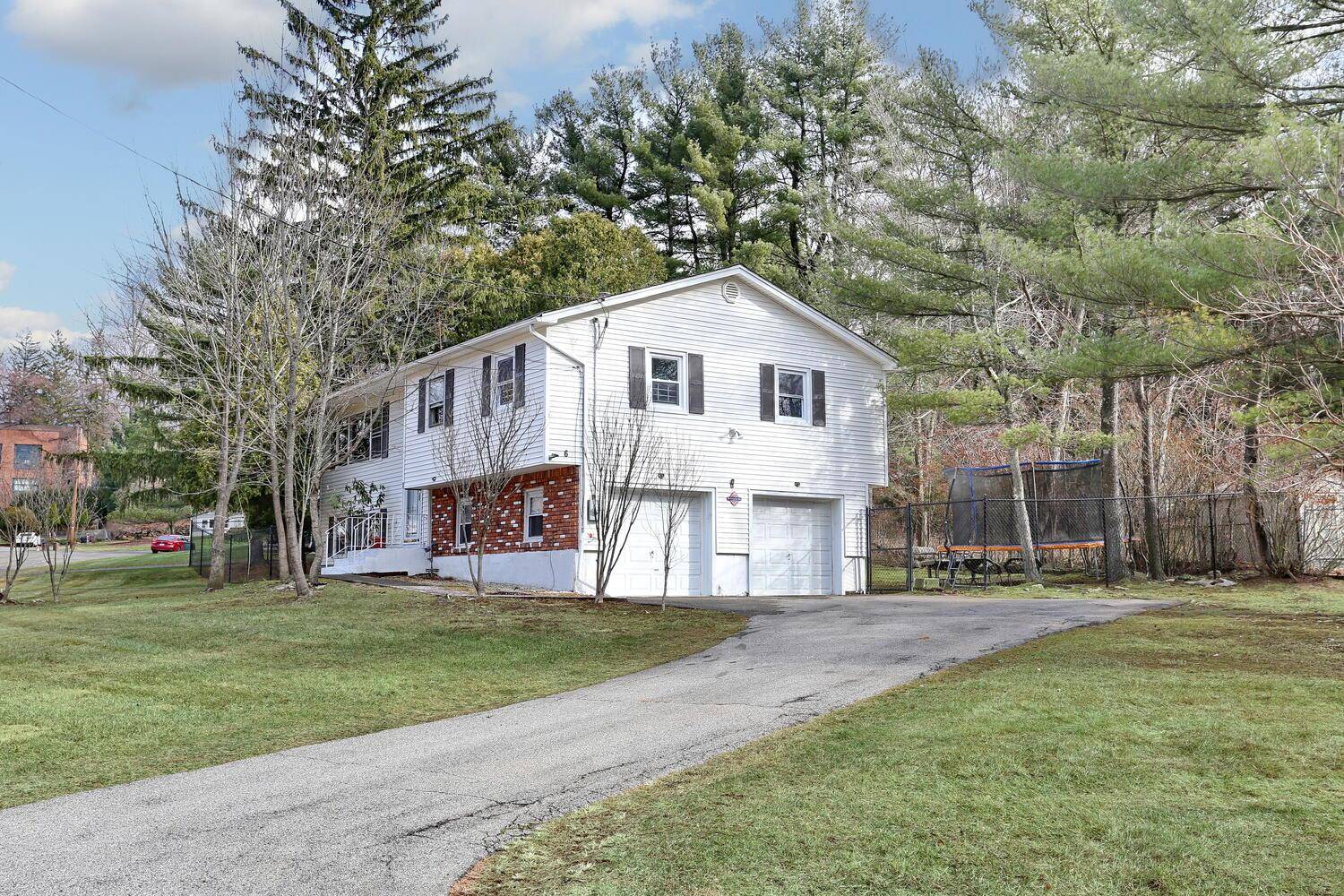 Airmont, NY 10952,6 Glenmere CT