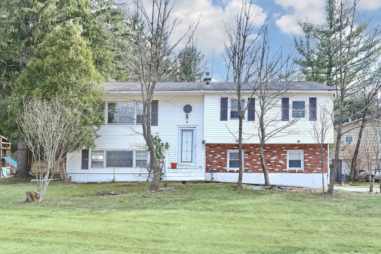 Airmont, NY 10952,6 Glenmere CT