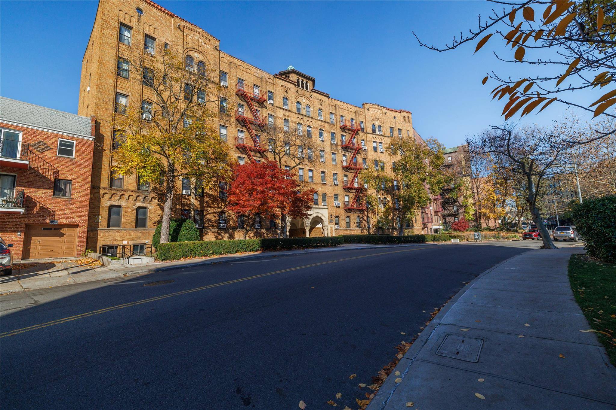 Kew Gardens, NY 11415,83-44 Lefferts BLVD #2M