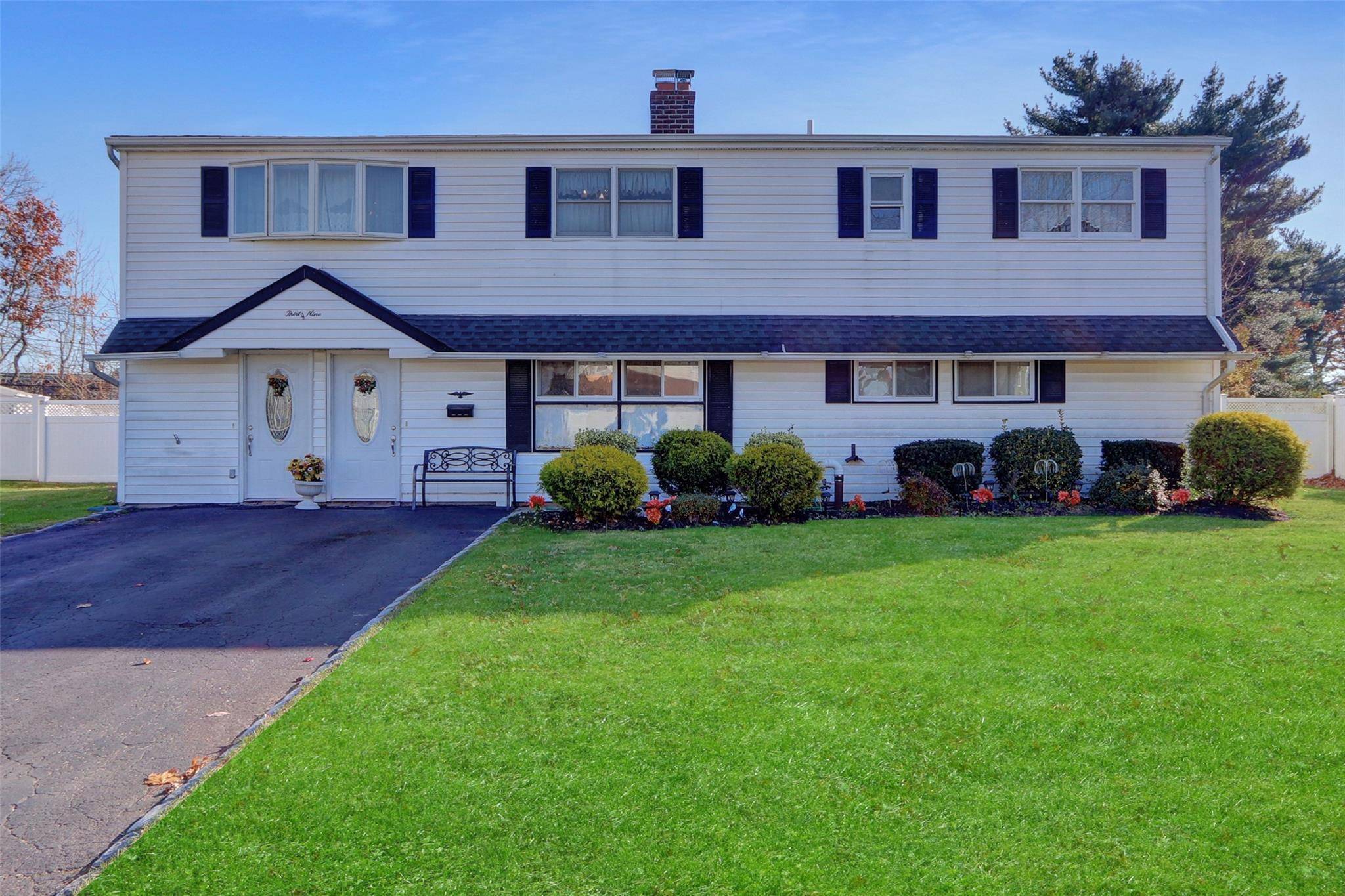 Levittown, NY 11756,39 Springtime LN