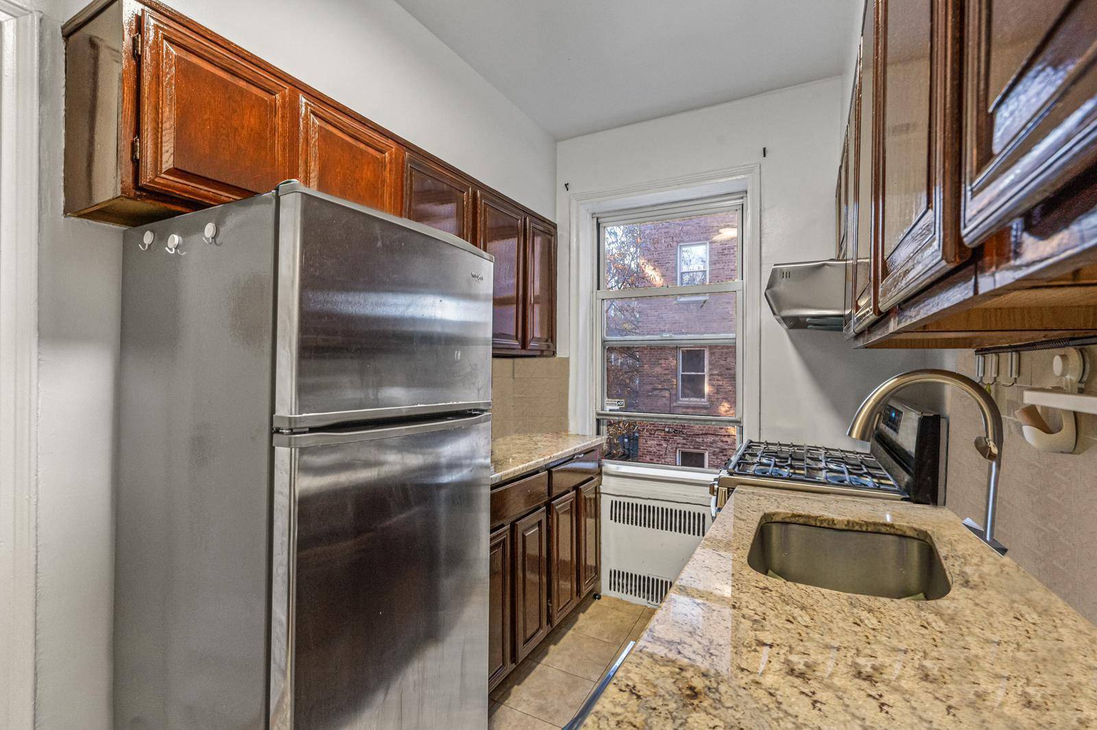 Forest Hills, NY 11375,110-35 72nd Rd #202