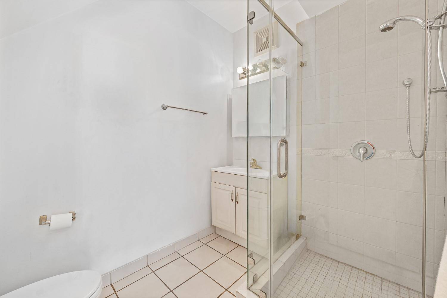 Astoria, NY 11102,26th road 18-02