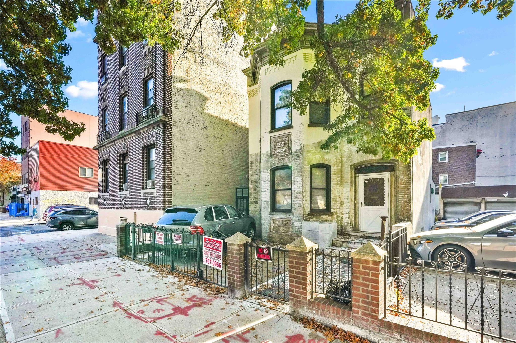 Astoria, NY 11106,31-14 31 avenue