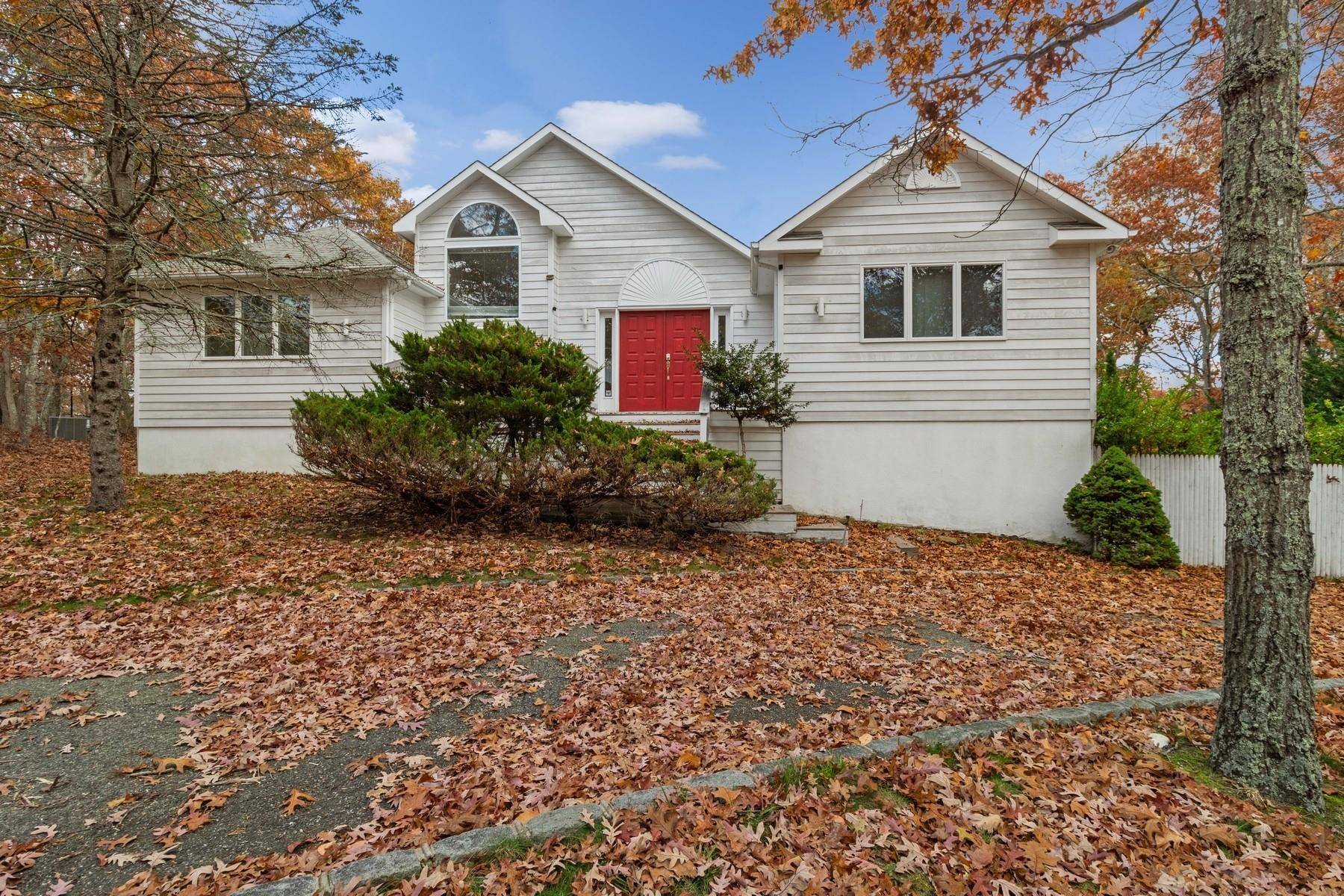 Hampton Bays, NY 11946,12 Douglas CT