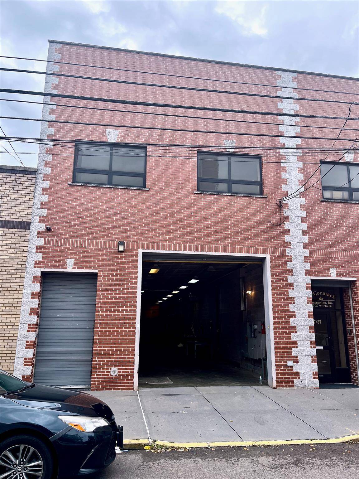 Long Island City, NY 11101,37-35 9th ST