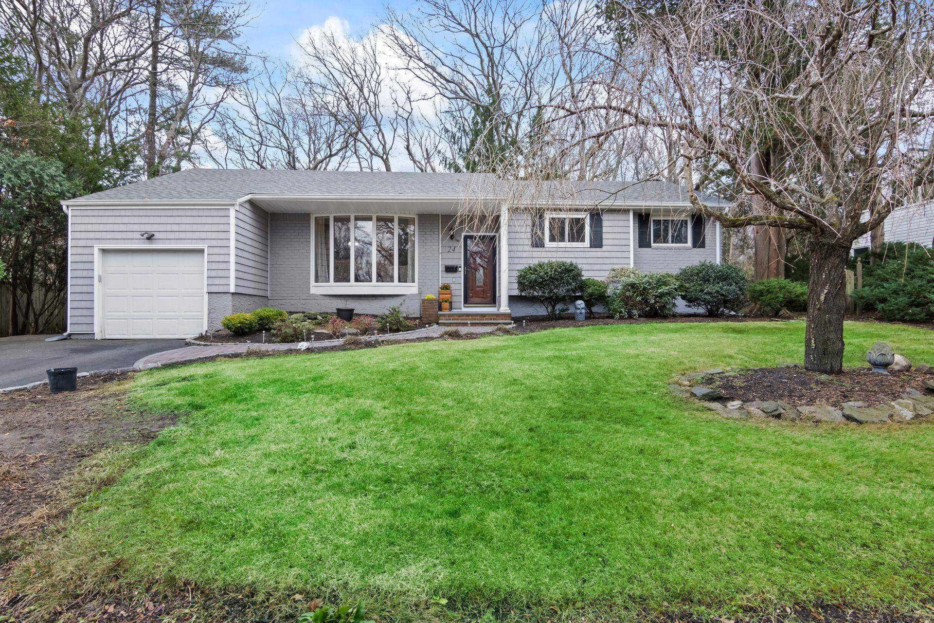 Port Jefferson, NY 11777,24 Laurel DR