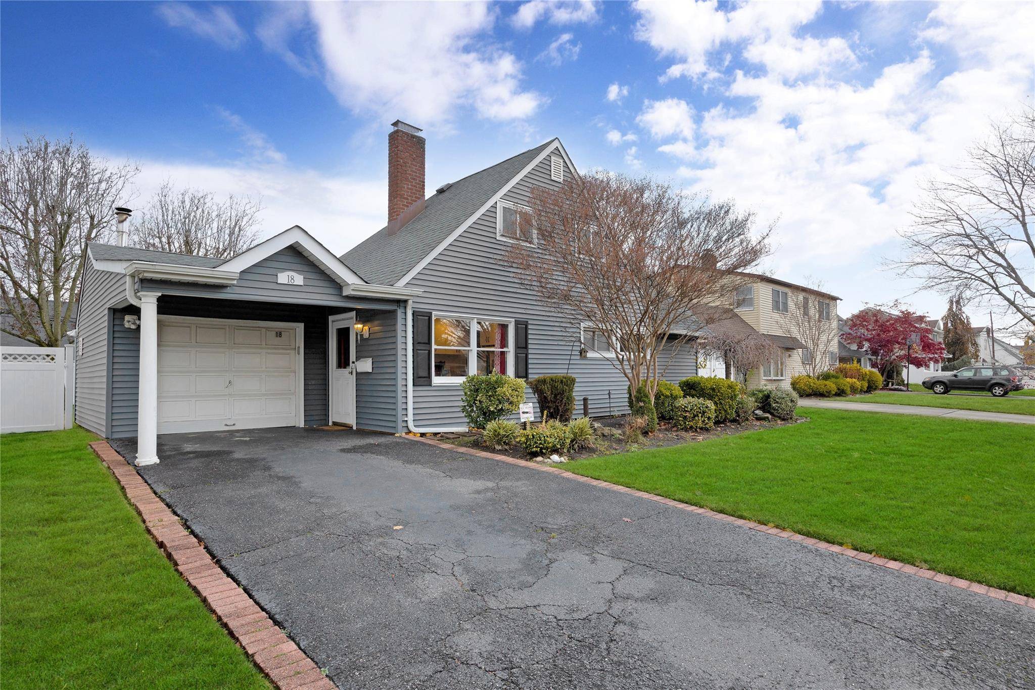 Wantagh, NY 11793,18 Ribbon LN