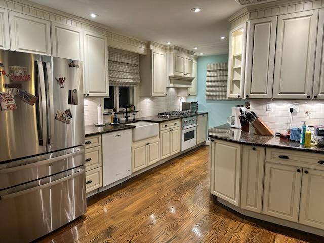 North Woodmere, NY 11581,116 Strathmore ST