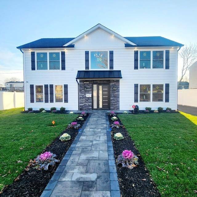 Levittown, NY 11756,92 Butternut LN