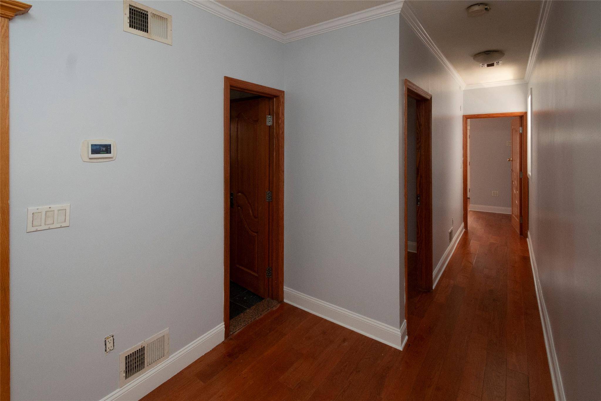 Elmhurst, NY 11373,40-78 Denman ST